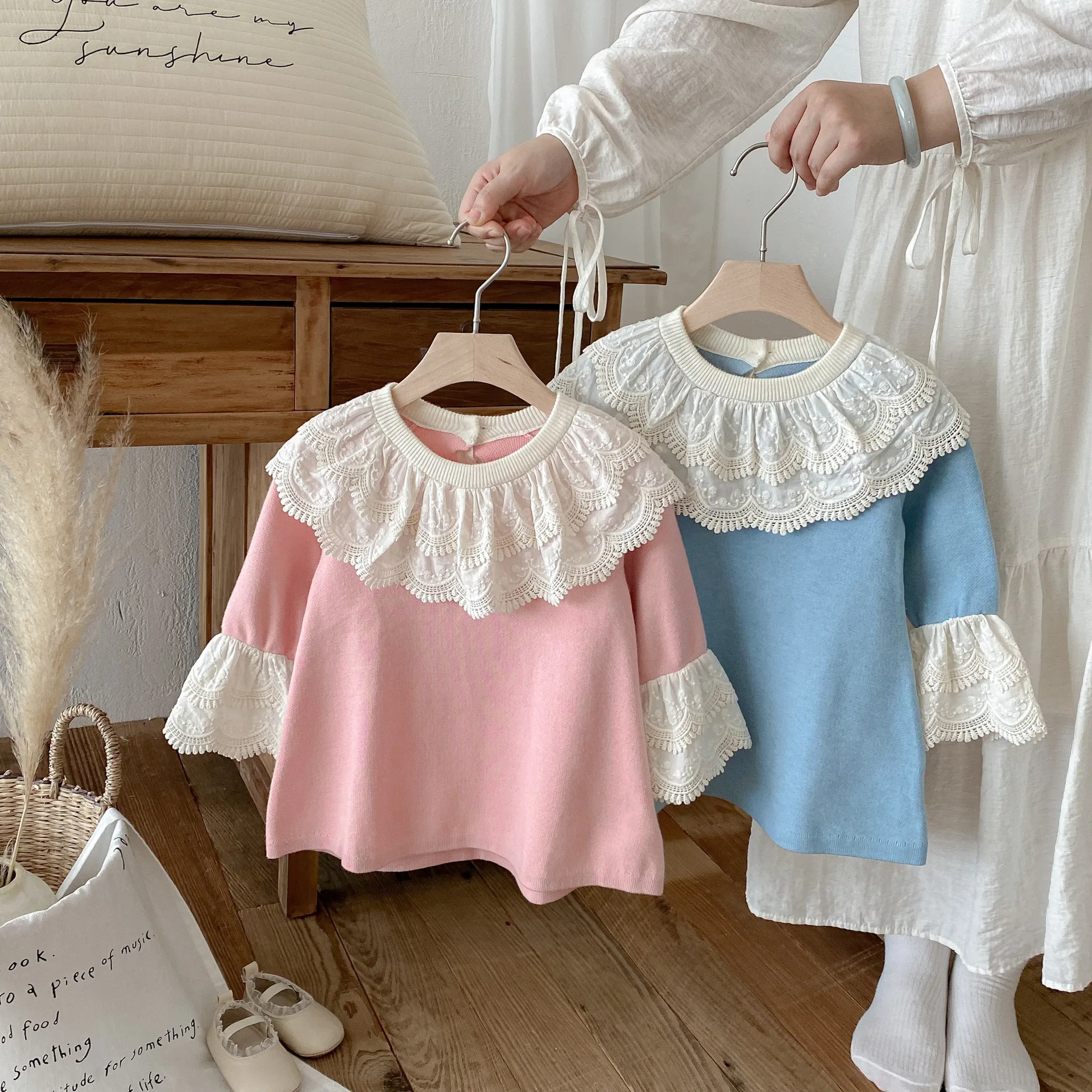 

2025 Autumn Girls Dress Floral Embroidery Lace Peter Pan Collar Knit Dress Princess Party Outfit for Baby Toddler Kids 1-8 Years