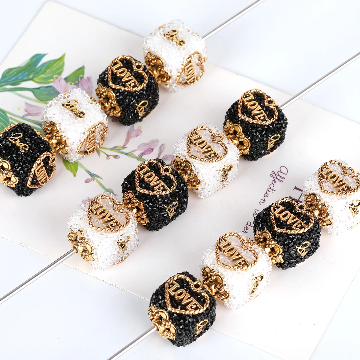 [Valentine's Day Theme Acrylic Beads] 22mm Acrylic Square Loving Heart Beads -Mixed Color [ Black And White ], 5pcs