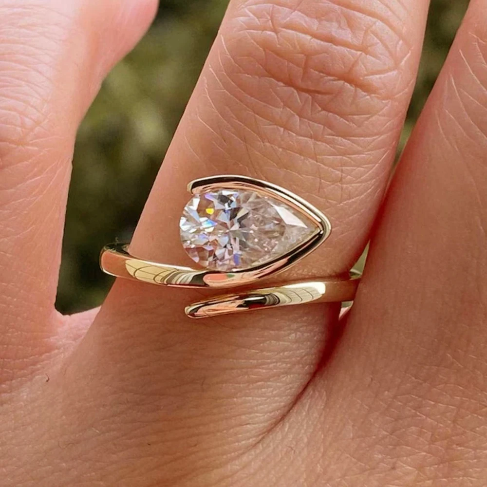 

1.5Carat Pear Cut Solitaire Moissanite Diamomd Ring for Women WaterDrop Engagement Ring 925 Silver Plated 18k Gold Wedding Band