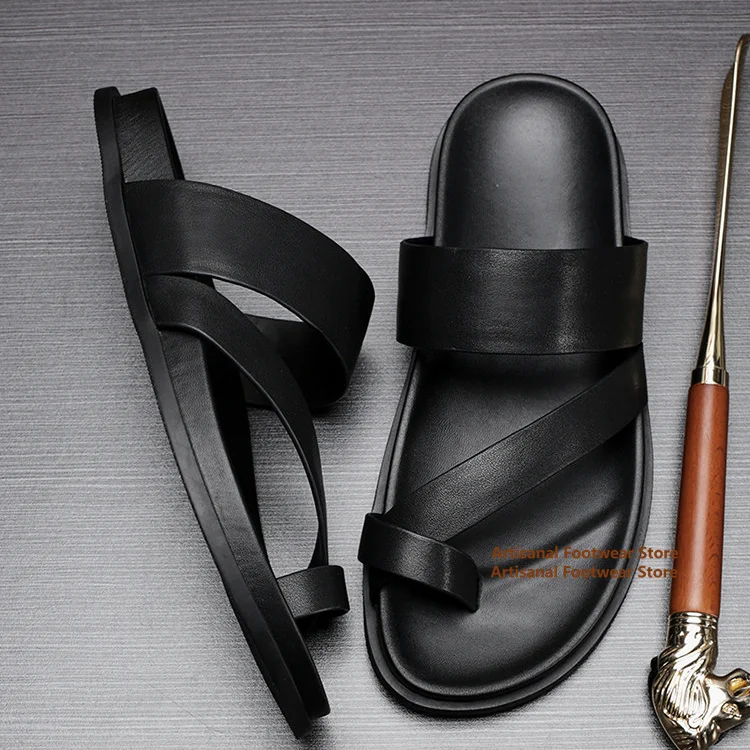 

Black Leather Dual-Strap Toe Ring Slide Sandals Men's Casual Slippers Soft Leather Soft Soled Beach Shoes Non Slip Men's Sandals