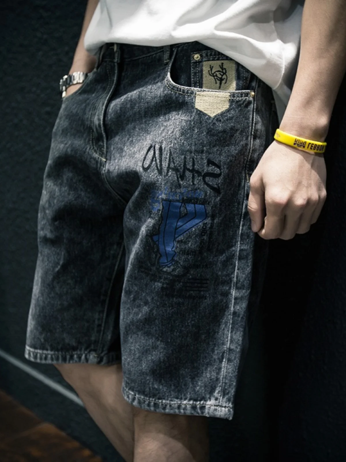 

Американские повседневные мужские джинсовые брюки, свободные модные брюки с пятью точками, прямые летние тонкие брюки средней длины с пятью точками, модные летние...