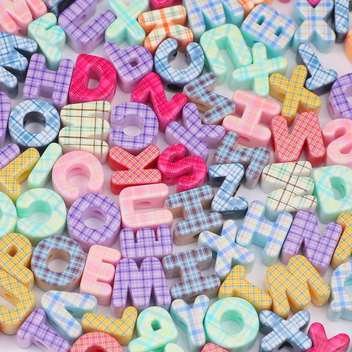 Handgefertigte DIY-Schmuckherstellung: Acrylperlen mit gedruckten Buchstaben in verschiedenen Farben für Anhänger, Armbänder, lose Perlen-Accessoires