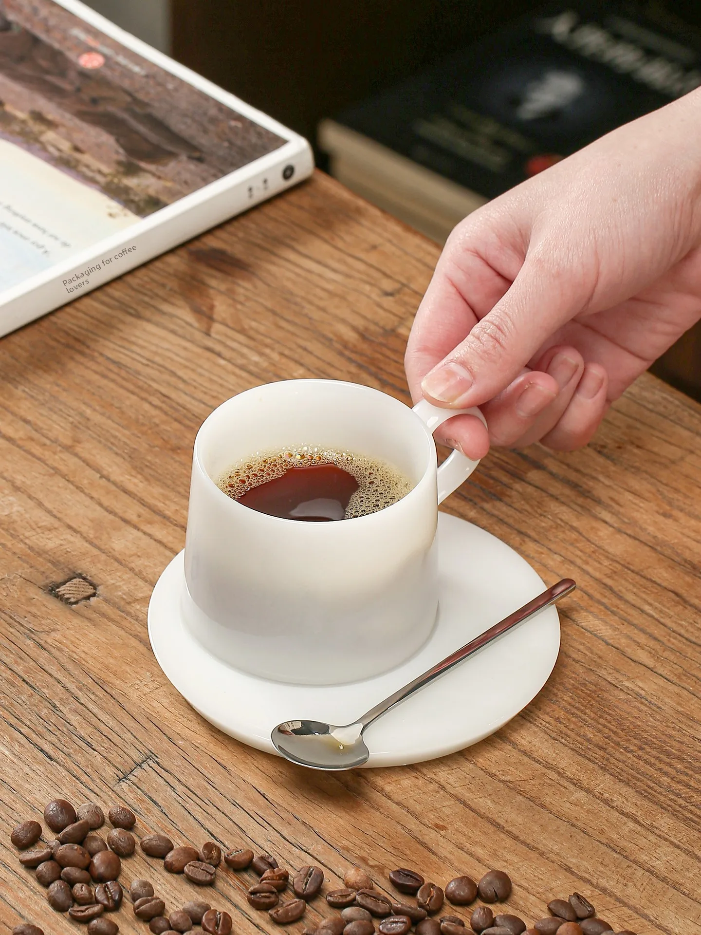 ensemble-de-tasses-a-cafe-elegantes-et-simples-en-porcelaine-blanche-avec-cuillere-style-tasse-a-eau-en-ceramique-dehua-puyu-pour-les-amateurs-de-cafe