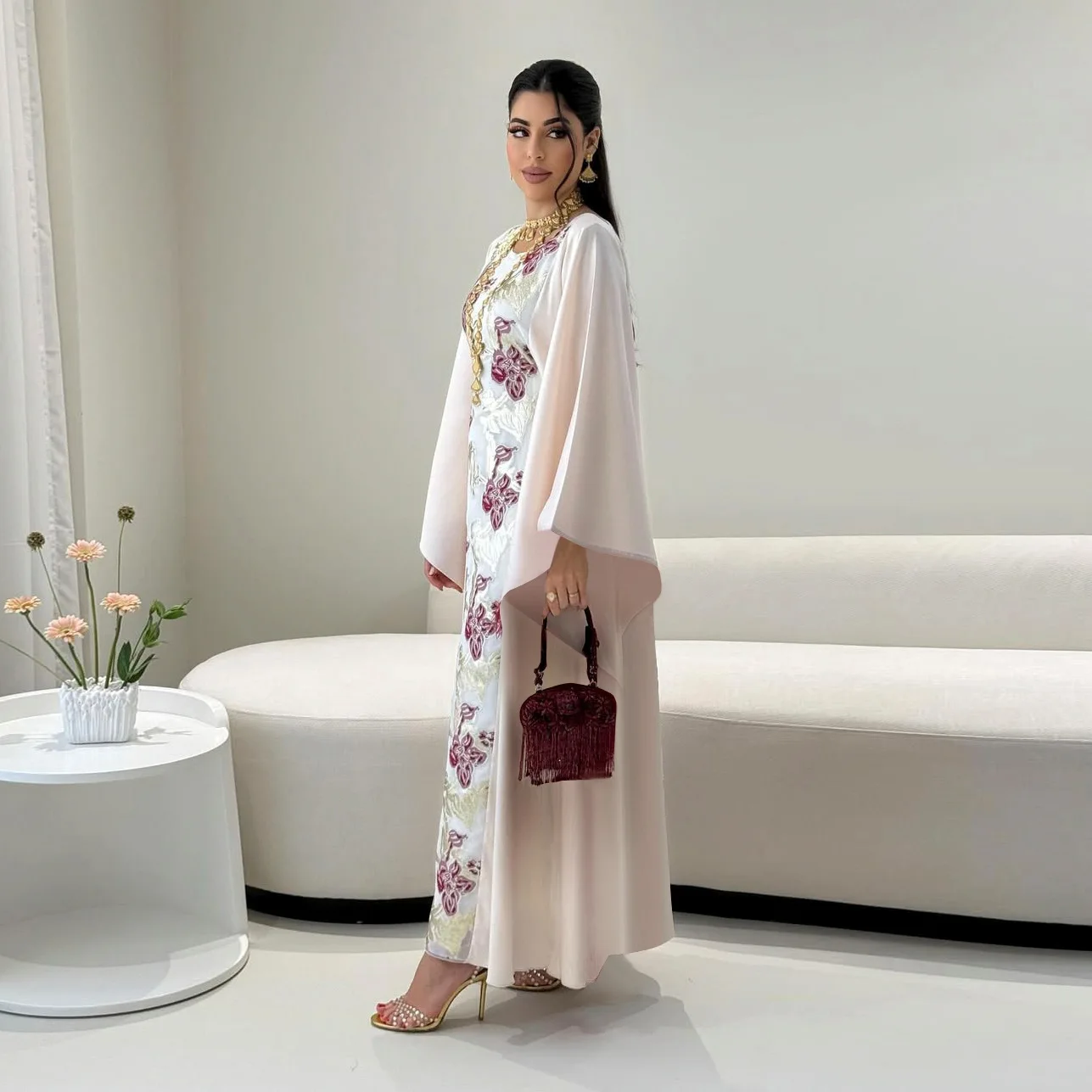 

New Embroidery Abaya Dubai Kaftan Women Muslim Party Dress Eid Djellaba Kebaya Ramadan Caftan Marocain Femme Robe Islam Jalabiya