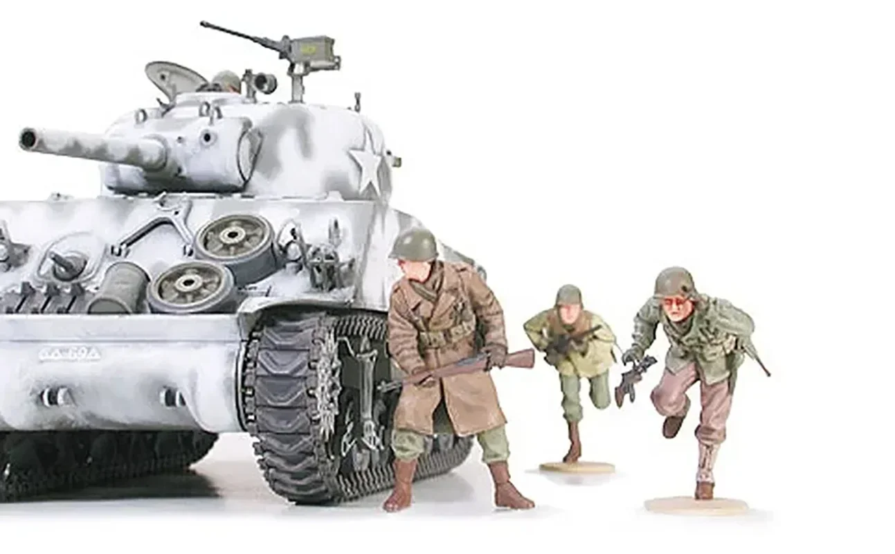 Tamiya 35251 1/35 M4A3 105mm Sherman Medium Tank with Soldier Assembly Model Building Kits Plastic Toys for Model Hobby DIY