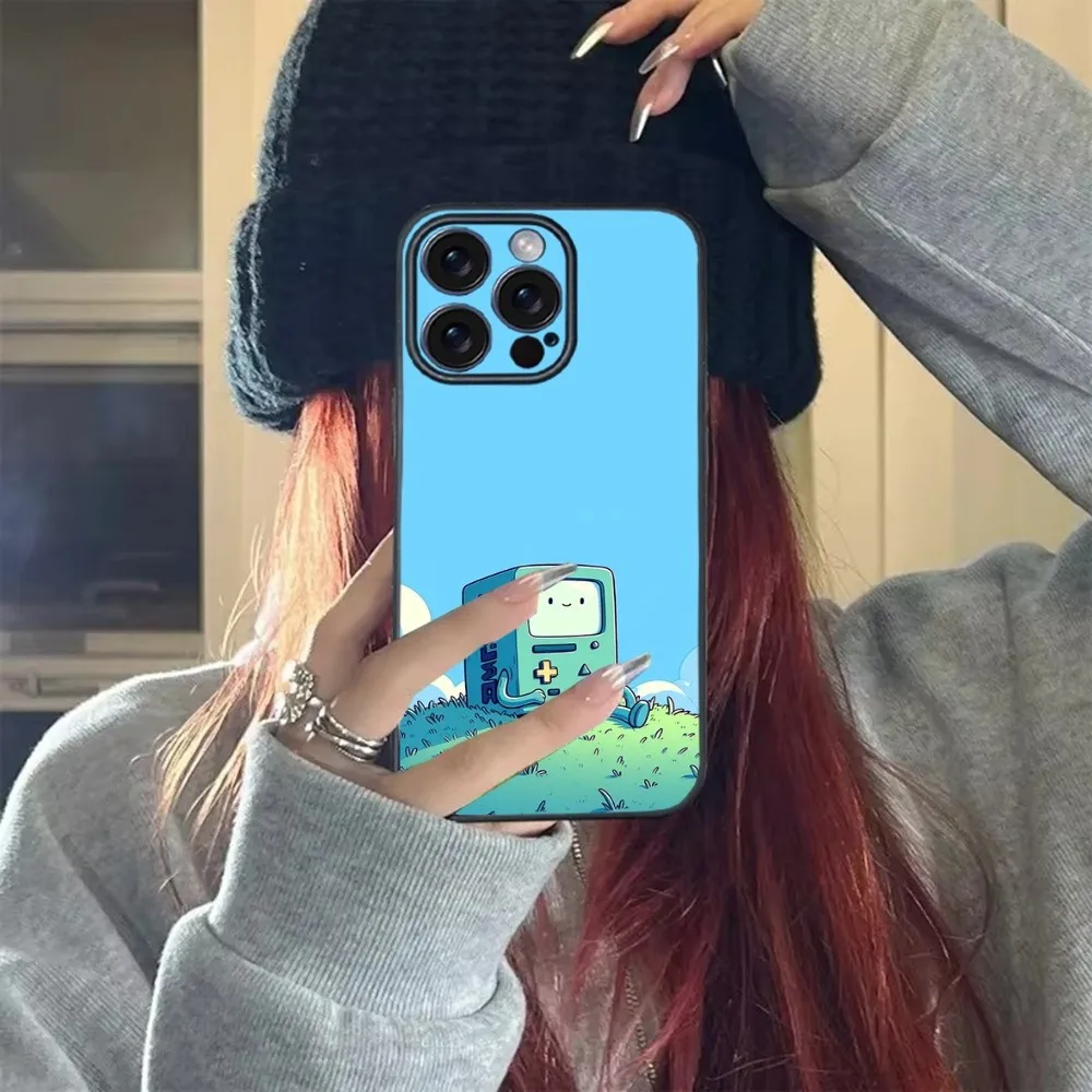 حافظة هاتف كارتون A-Adventures Time BMO لهاتف آيفون 16 15 14 13 12 11 PRO MAX PLUS حافظة صغيرة من مادة البولي يوريثان الناعمة والصديقة للبشرة