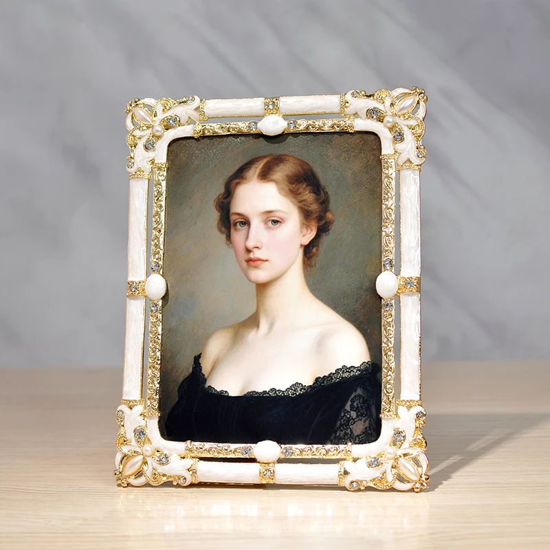 

European retro engraved photo frame table creative metal 6 7 inch empty frame living room bedroom decoration ornament advanced s