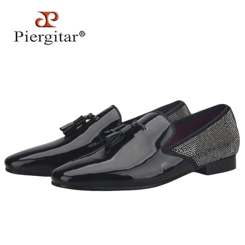 Piergitar Black Patent Leather Tassels Design Men's Loafers Classic Style Stitching Rhinestones Slip-On Slippers Red Color Sole