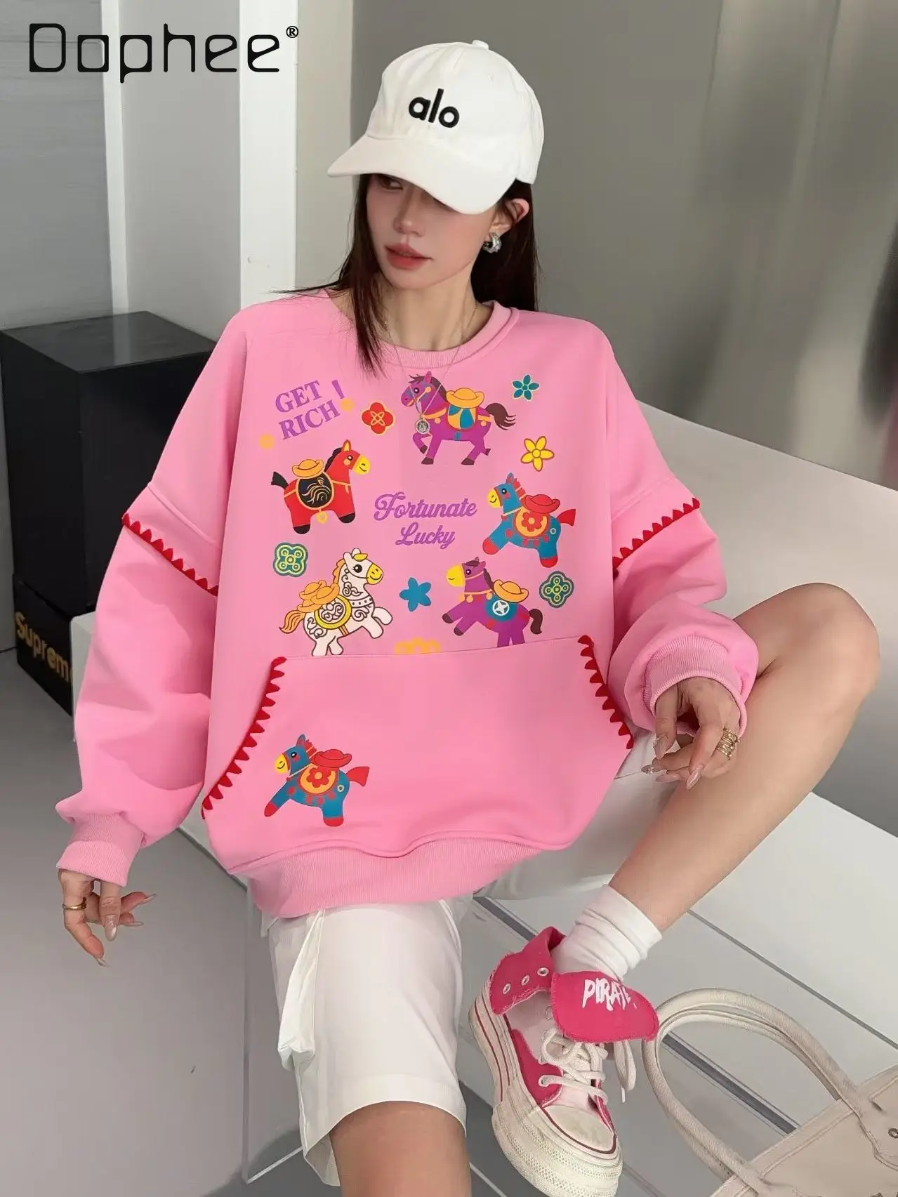 

Новая коллекция 2026: Свободный молодежный свитшот с круглым вырезом и уникальным принтом в стиле мультяшного граффити для женщин