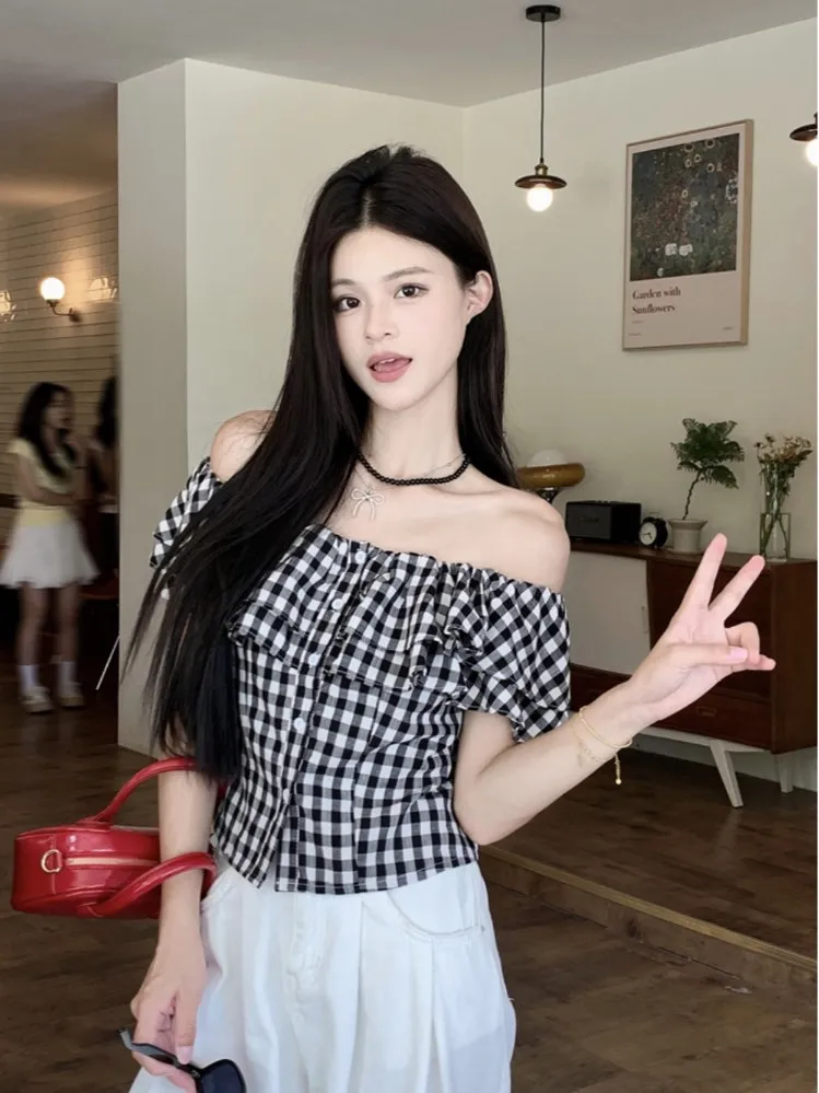 

Retro Black White Plaid One Shoulder Women's Shirt Spring 2026 Slimming Short Length Lace Trim Top Trendy Korean Style Commute