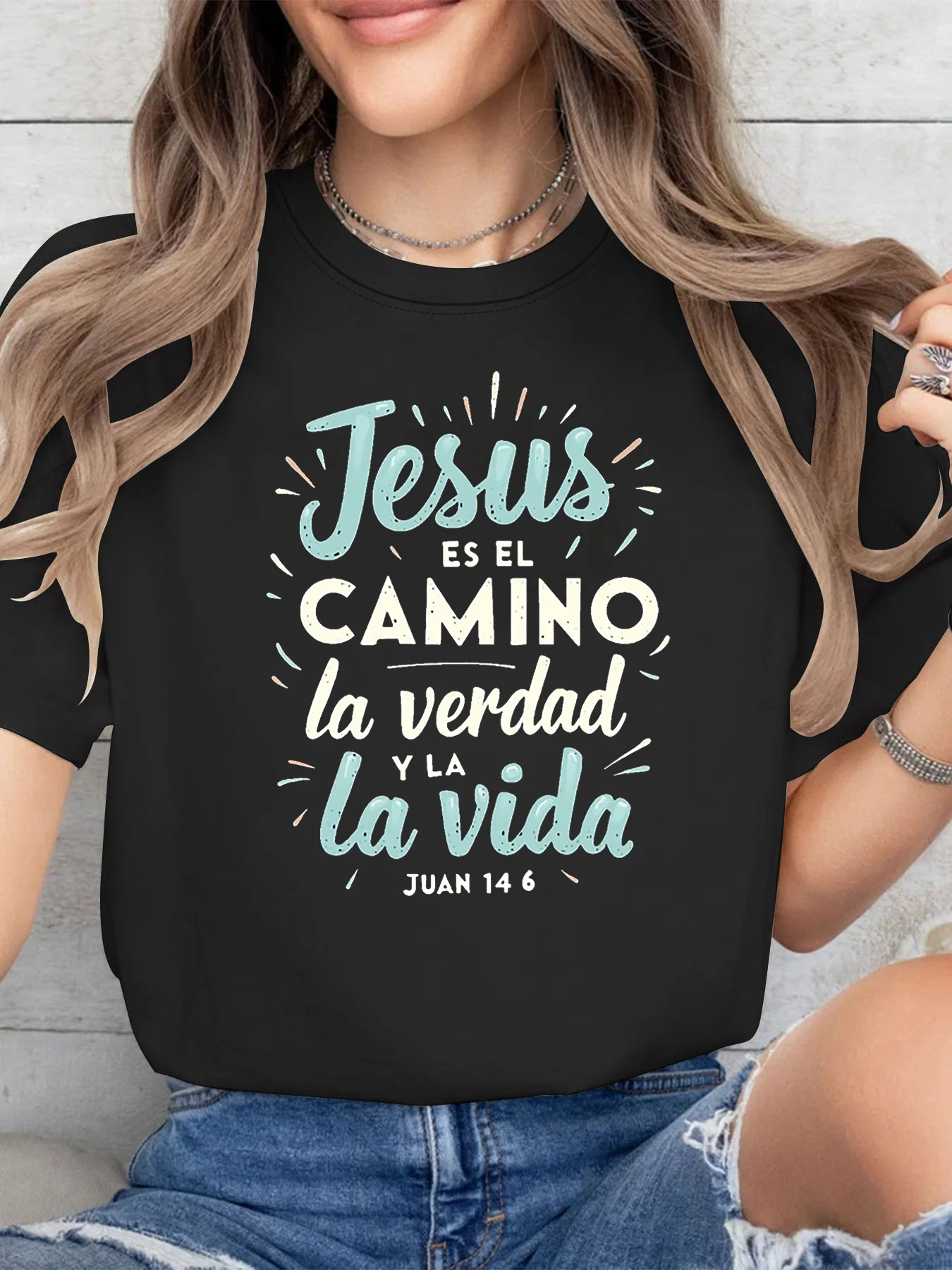 

Jesus ES EL CAMINO la verdad Y LA la vida Letter Print Women's T-shirt, Short Sleeve Crew Neck Casual Top For Summer & Spring