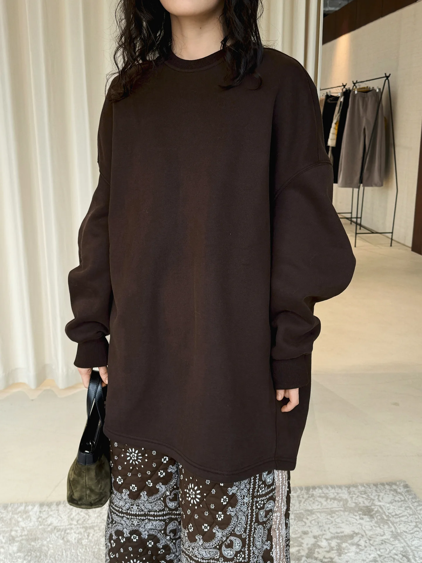 

Зимняя новая корейская повседневная флисовая толстовка с круглым вырезом и пухом на плечах в стиле ретро, свободный и утягивающий силуэт для женщин