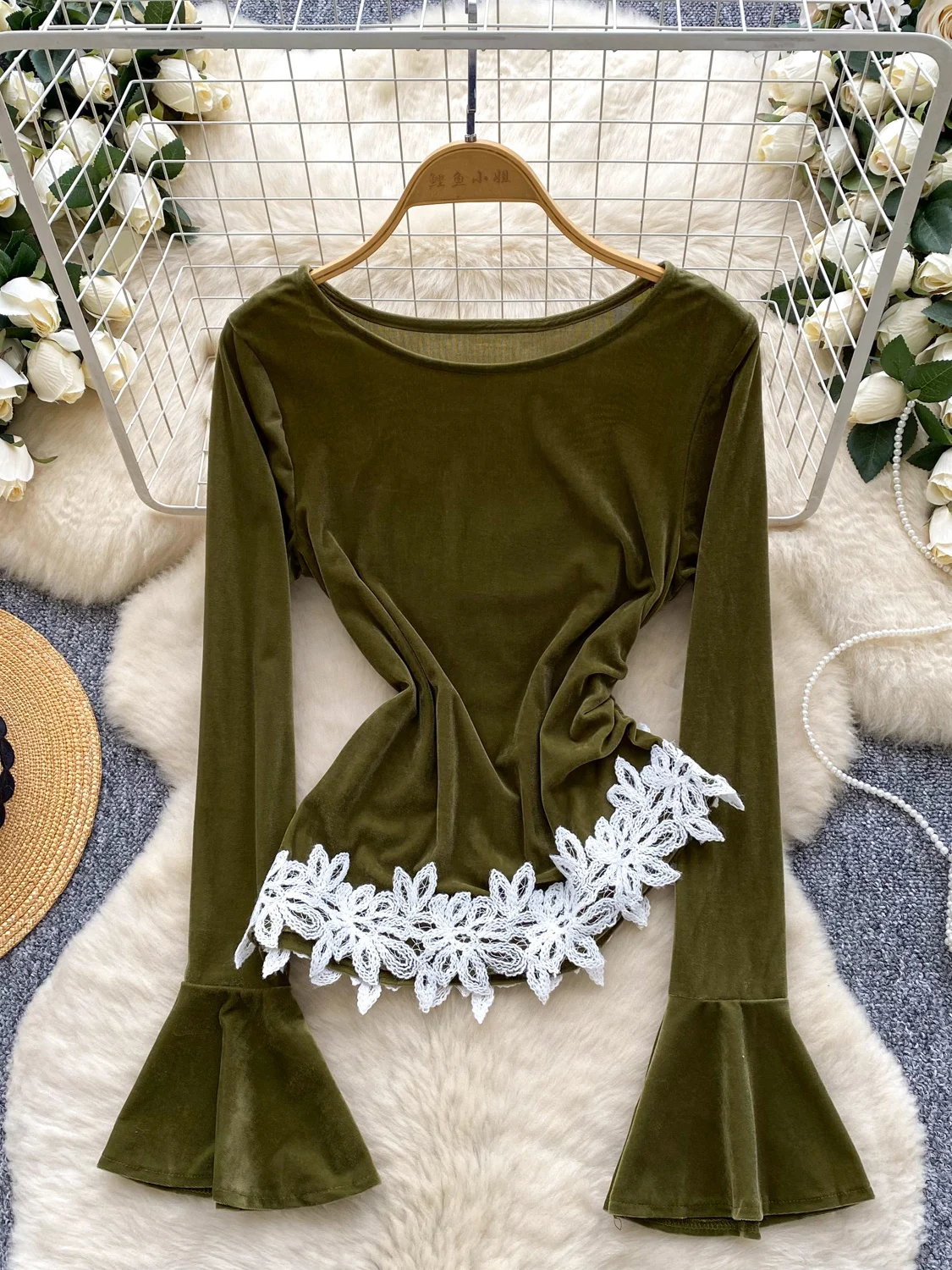 قمصان وبلوزات نسائية بنية مخملية جمالية عتيقة Y2k 2000s قميص دانتيل مرقع بأكمام طويلة ملابس خارجية لخريف 2025