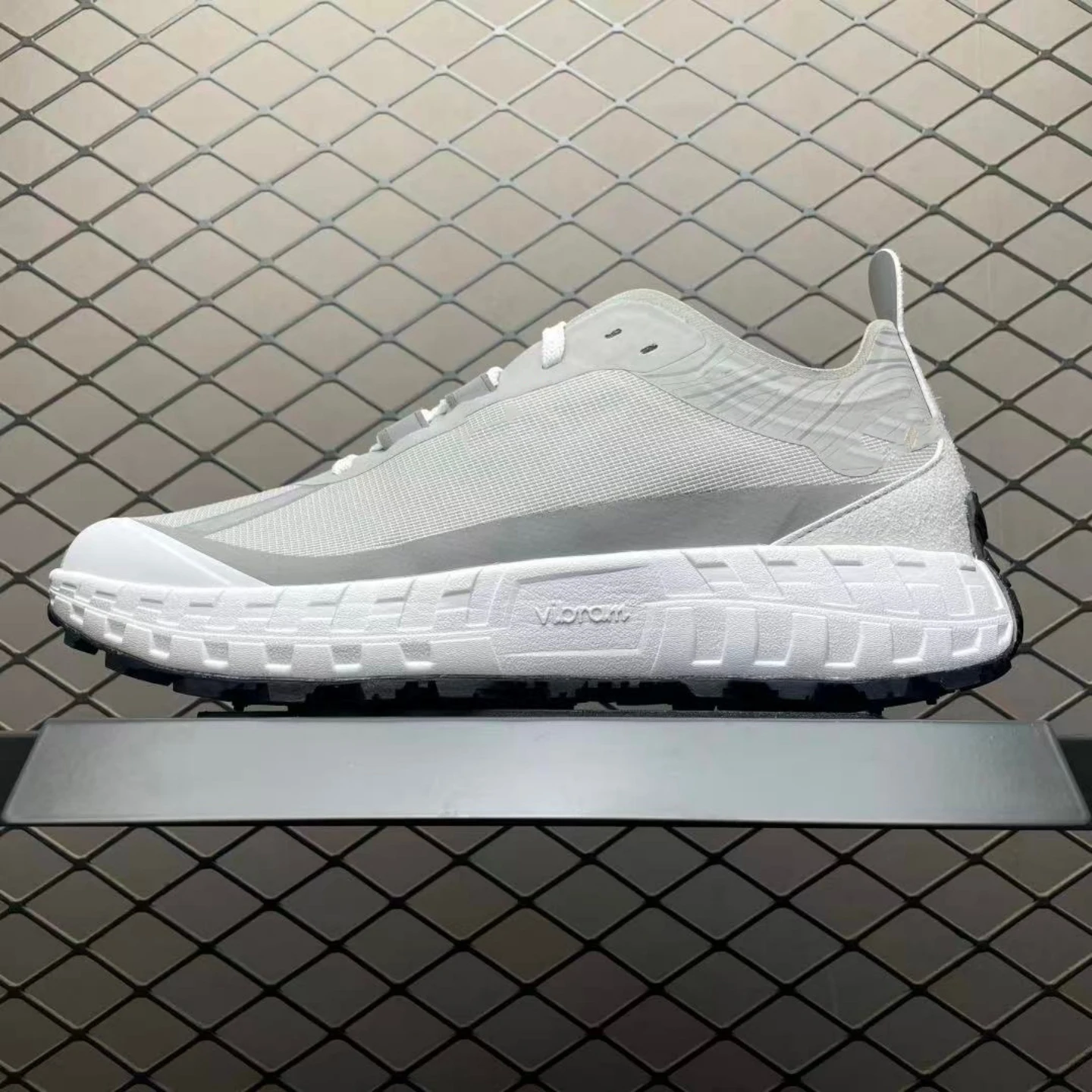 

2025 New High-Quality Lightweight Anti-Slip Breathable Walking Shoes with Durable Outsole Casual Sneakers Very good