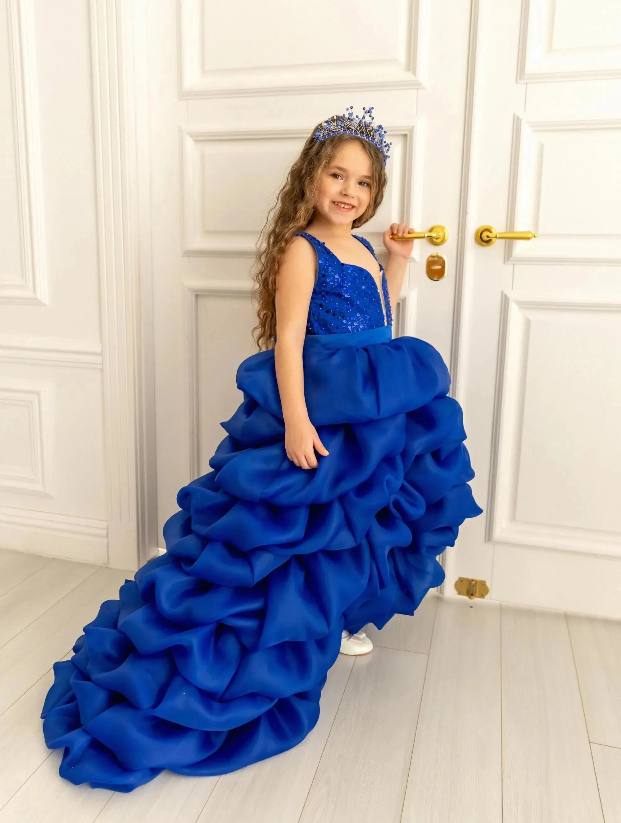 Maßgefertigtes Großhandels-Blumenmädchenkleid, Neues Langarm-Kleid aus mattem Satin, A-Linie mit Schleppe, Abendkleid für Erstkommunion, Hochzeit, Party, Prinzessinnenkleid – Detail 1