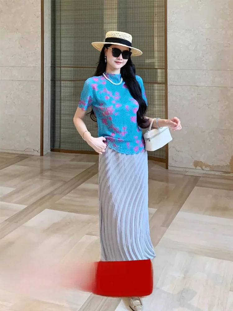 

Fashionable Blue Print Top And Grey Pleated Skirt Set Summer Collection Polyester Material Short Sleeve round Neck Design
