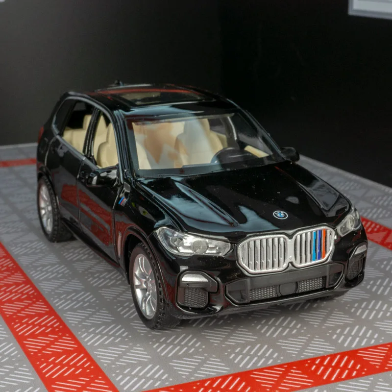 

1:32 simulation BMW X5 alloy off-road vehicle model doors and engine hood, trunk can be opened rich in details, finely crafted