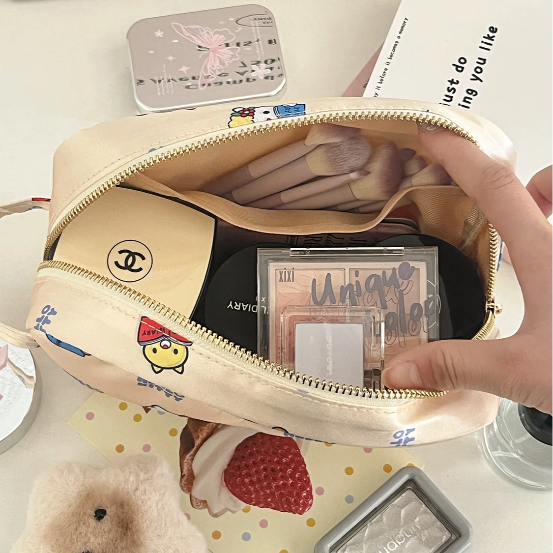 حقيبة مكياج لطيفة على شكل قطة كرتونية باللون البيج مطبوعة منظم مستحضرات التجميل للسفر حقيبة يد محمولة لأدوات الزينة #2