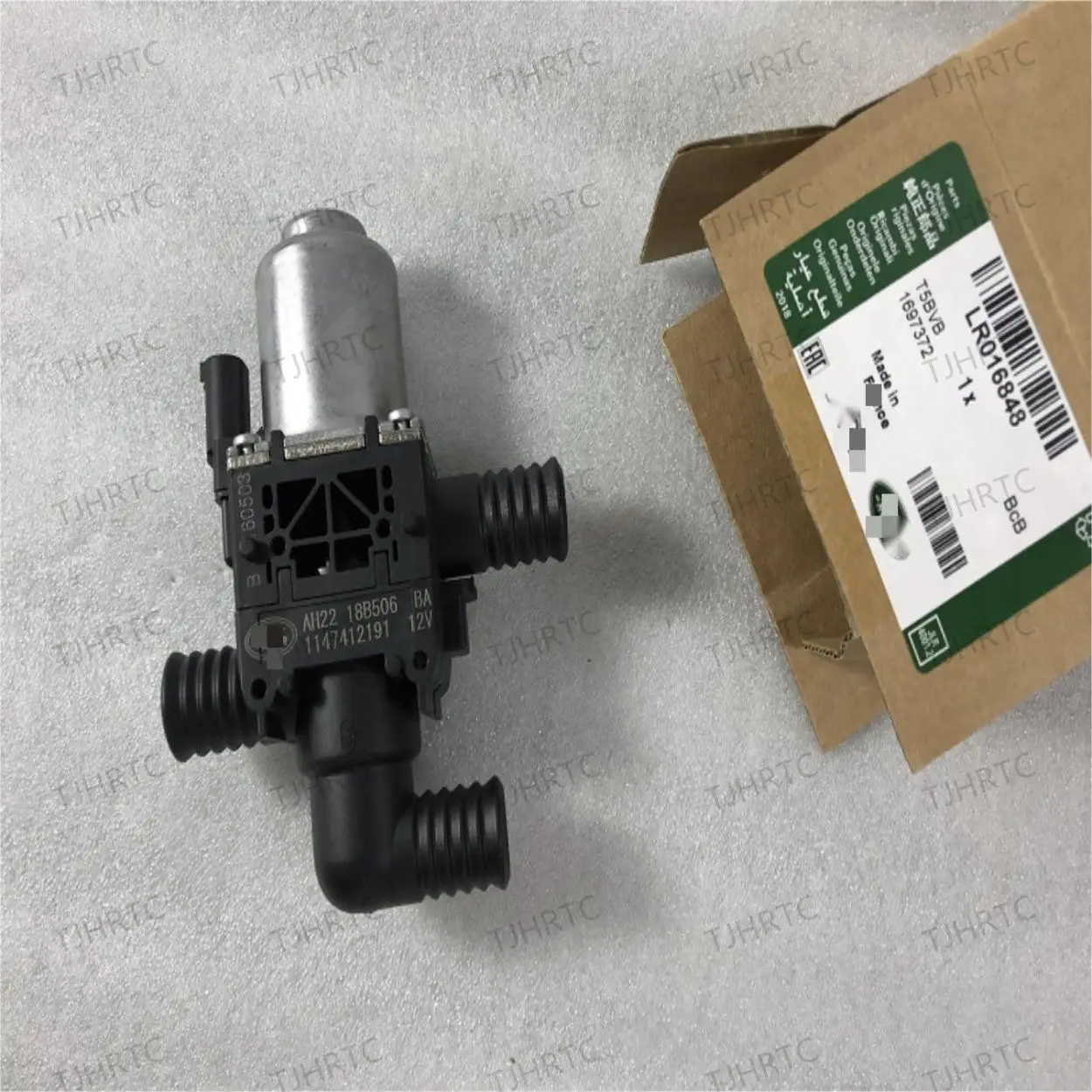 The Land Rover parking heating valve is suitable for Discovery 4 Range Rover sports heating water valve LR016848