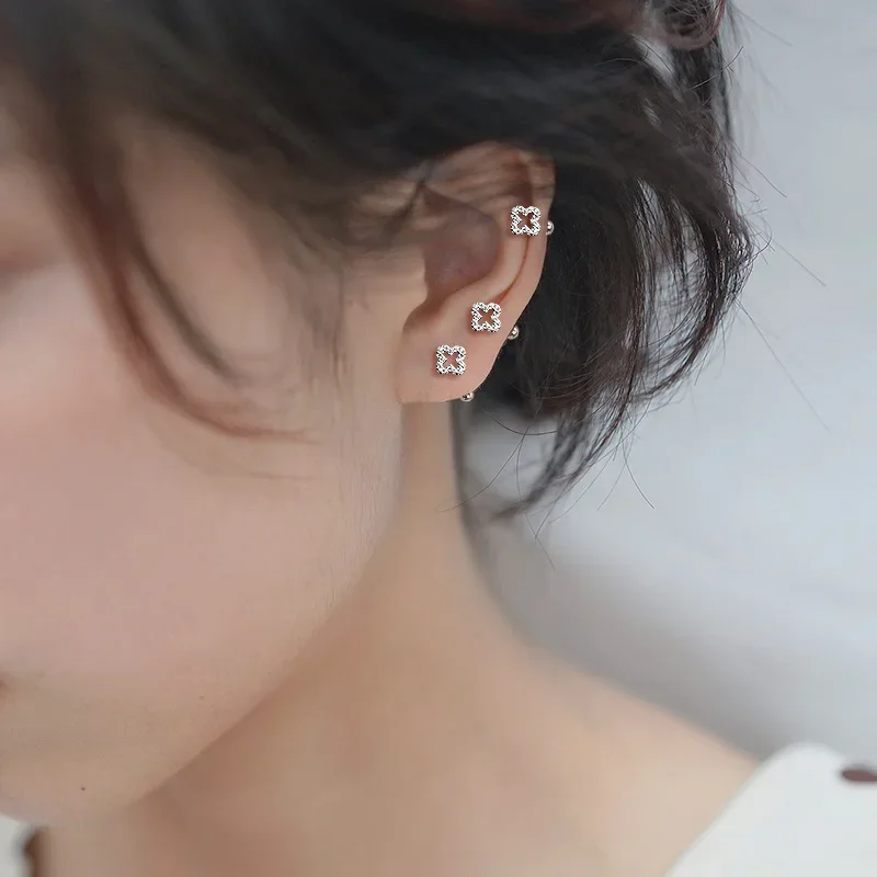 Beliebte Silberfarbene Kleeblatt-Zirkon-Ohrstecker für Damen, Süße Exquisite Schraubverschluss-Ohrschmuck, Geburtstagsgeschenke – Detail 2