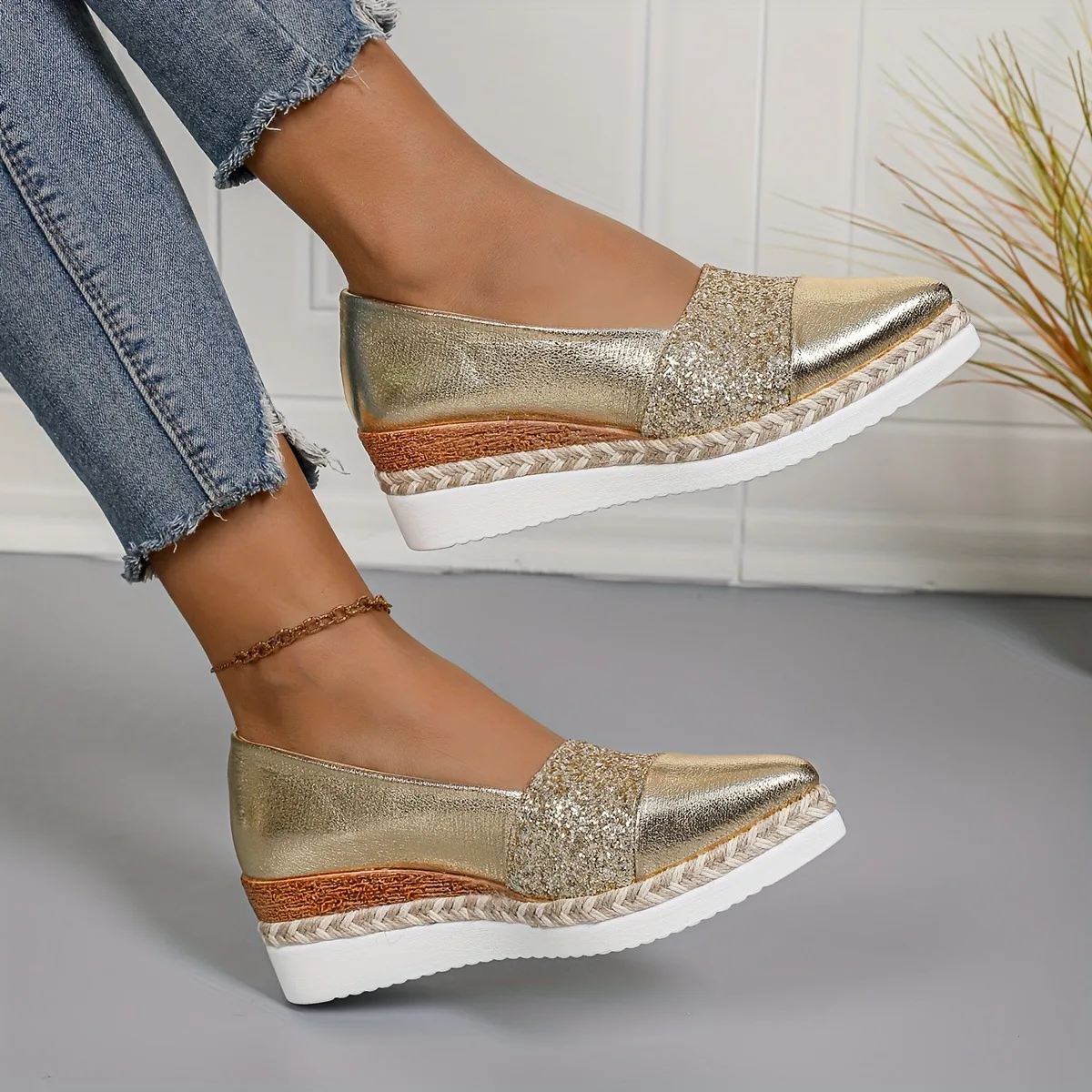 

Женские туфли больших размеров, весенне-осенние нескользящие туфли на танкетке с острым носком и неглубоким носком, женские лоферы без шнуровки