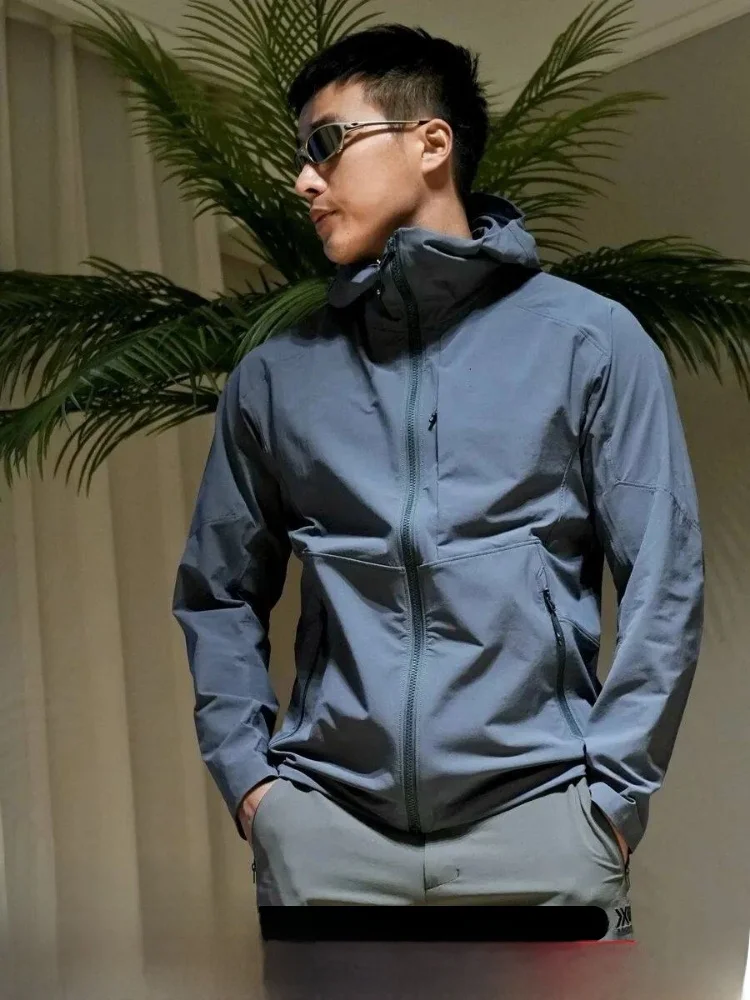 

Outdoor Men's New Fall Softell Jaet 3D Tailoring Windproof Waterproof Hooded Polyester Fiber Long Sve Zipper Closure