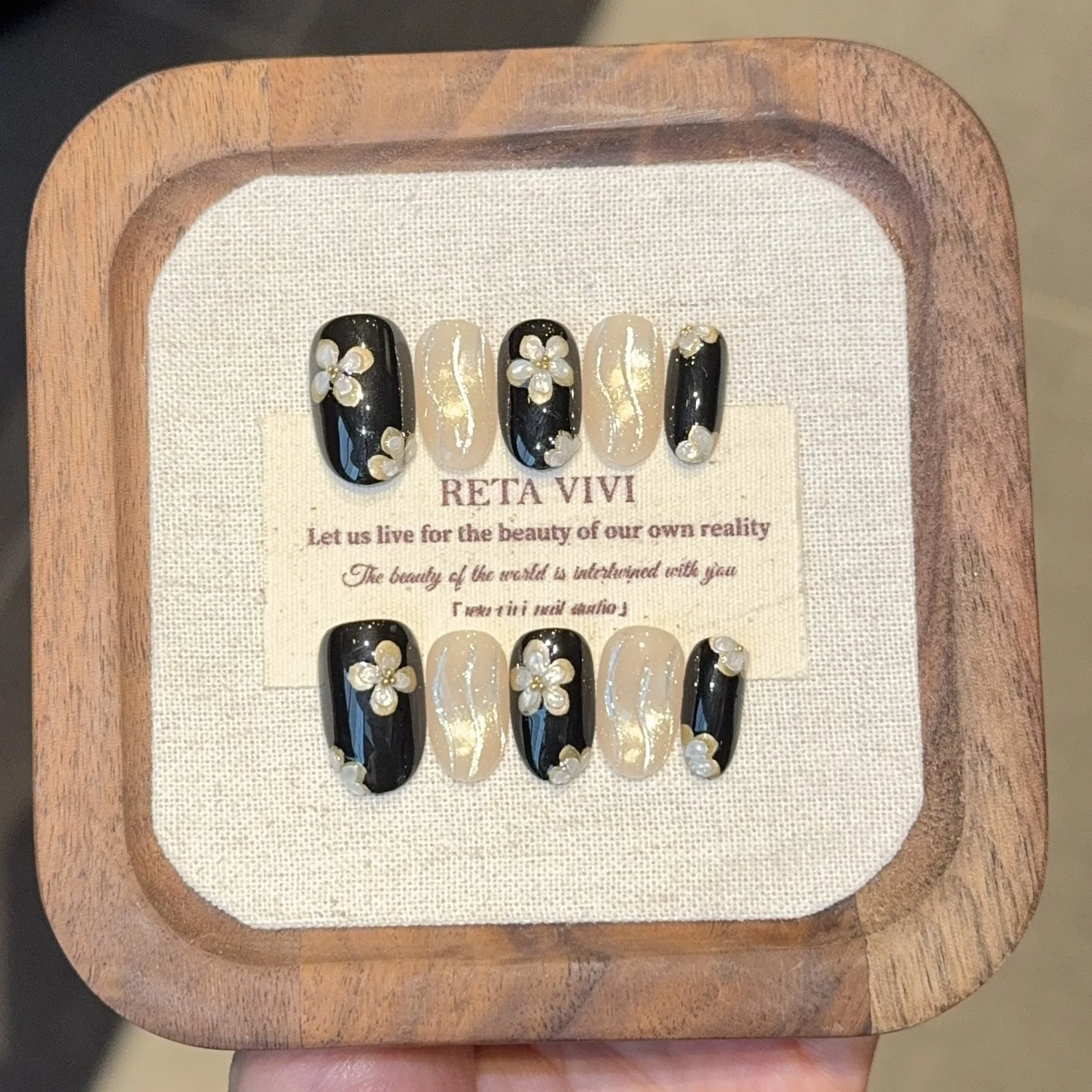 

10 шт., короткие овальные накладные ногти ручной работы, блестящие кошачьи глаза, ретро, черный, элегантный, с цветочным дизайном, накладные ногти, носимые советы по дизайну ногтей для девочек