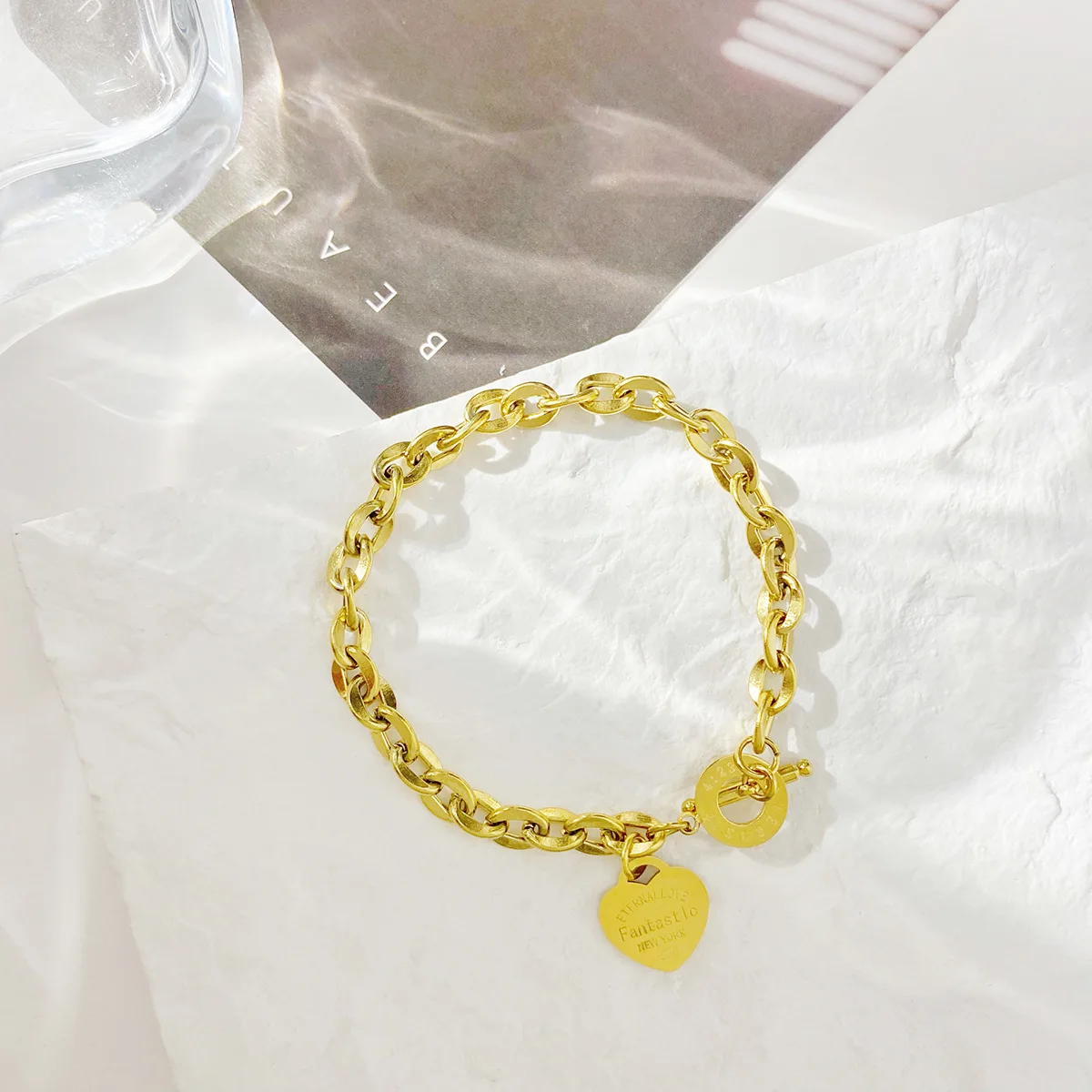 2025 الذهب التيتانيوم الصلب القلب ربط سوار للنساء أنيقة مكتب المجوهرات هدية بالجملة