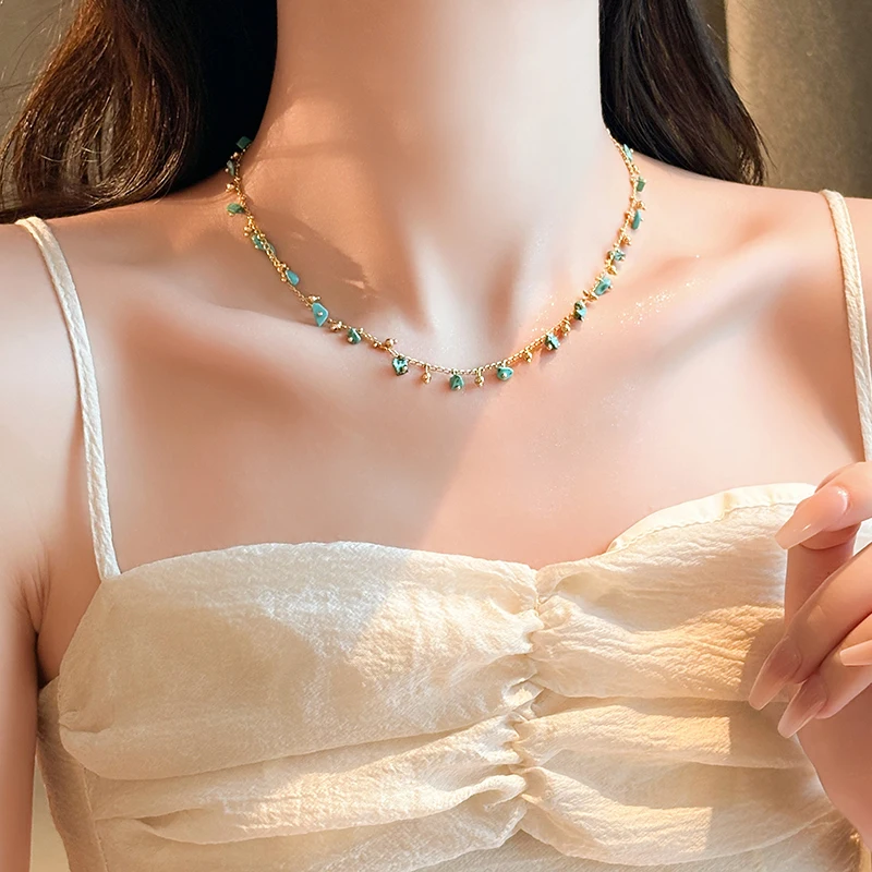 Natural Irregular Green Stone Pendant Gold Color Chain Necklace 2024 Fashion Jewelry For Women\'s Sexy Neckchain Neck Accessories