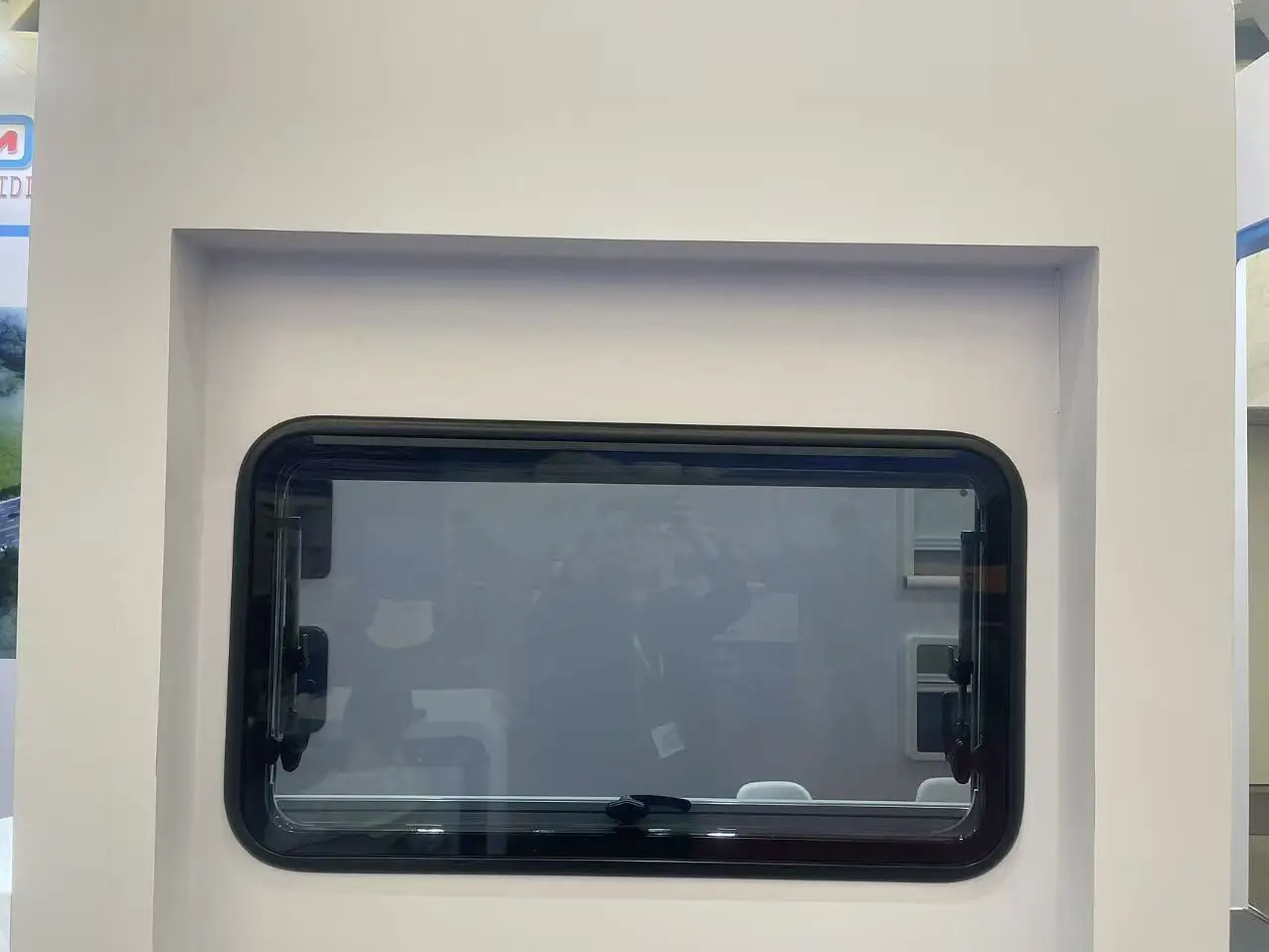 Equipment RV Window-Outward Opening Aluminium Alloy ABS Tempered Car Window with E-Mark for Camping Campers Custom Sizes