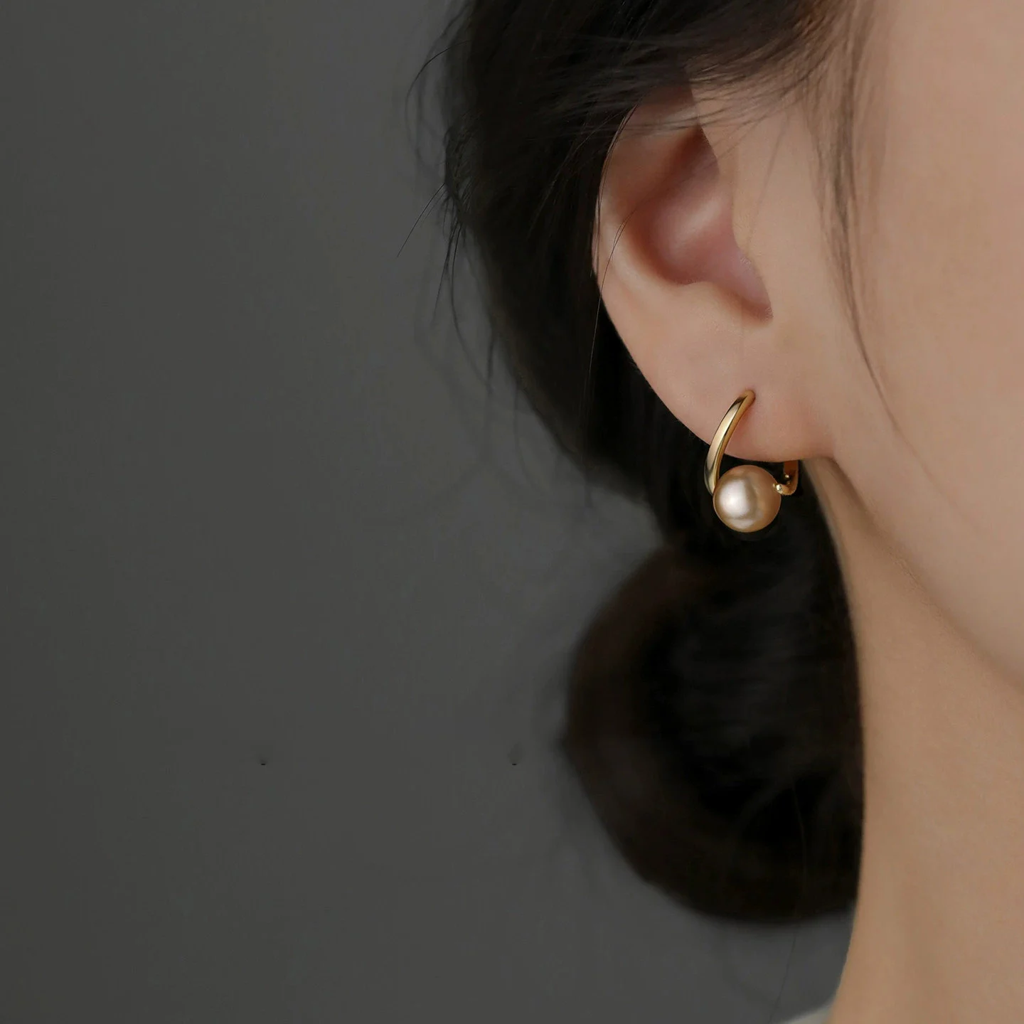 Gold Color Classic Pearl Irregular Bending Hoop Earrings For Women Lady Fashion New Jewelry Gift Party