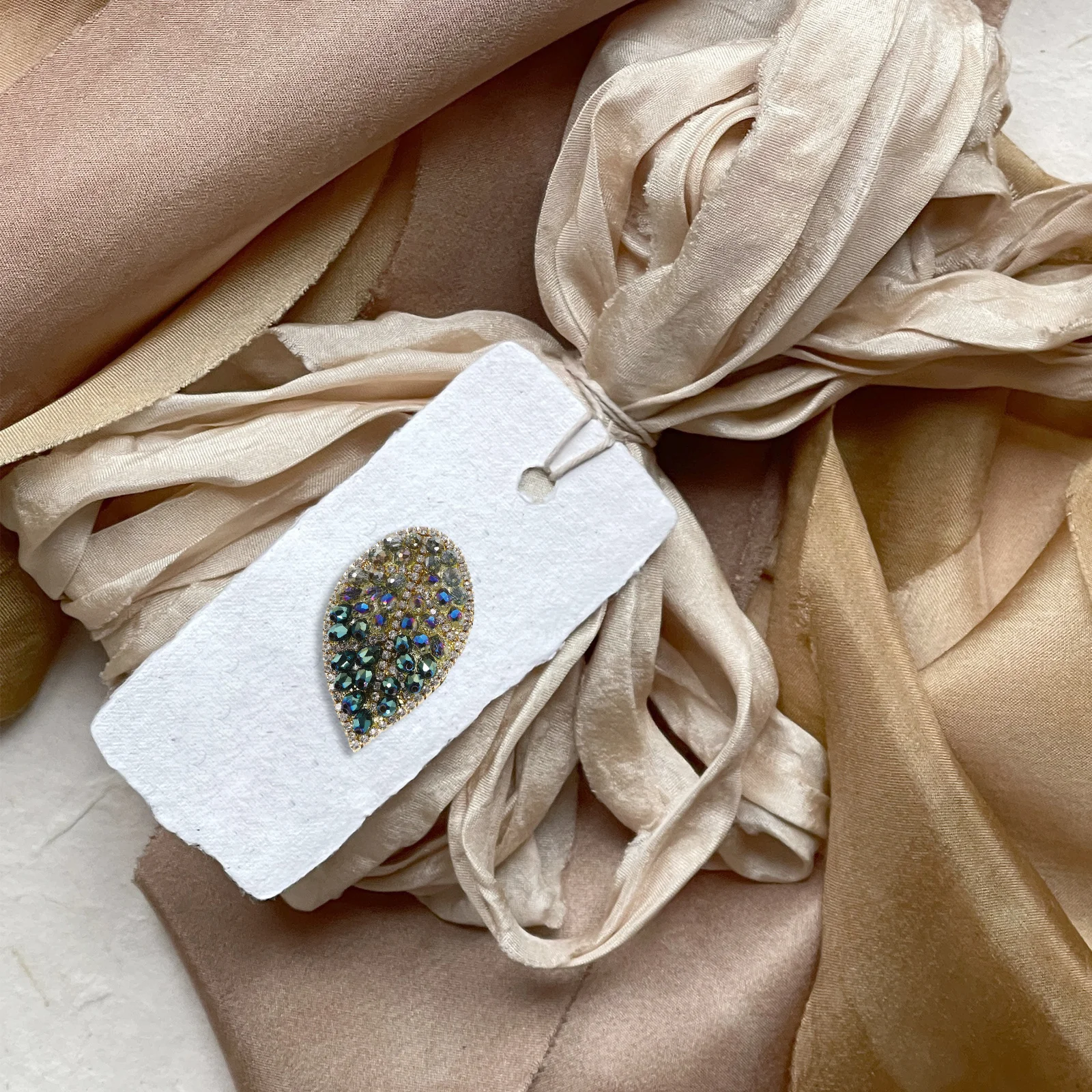 

Rhinestone Crystal Leaf Brooch Pin Elegant Green Safety Pin for Women Casual Formal Dresses Sweaters Modern Brooch