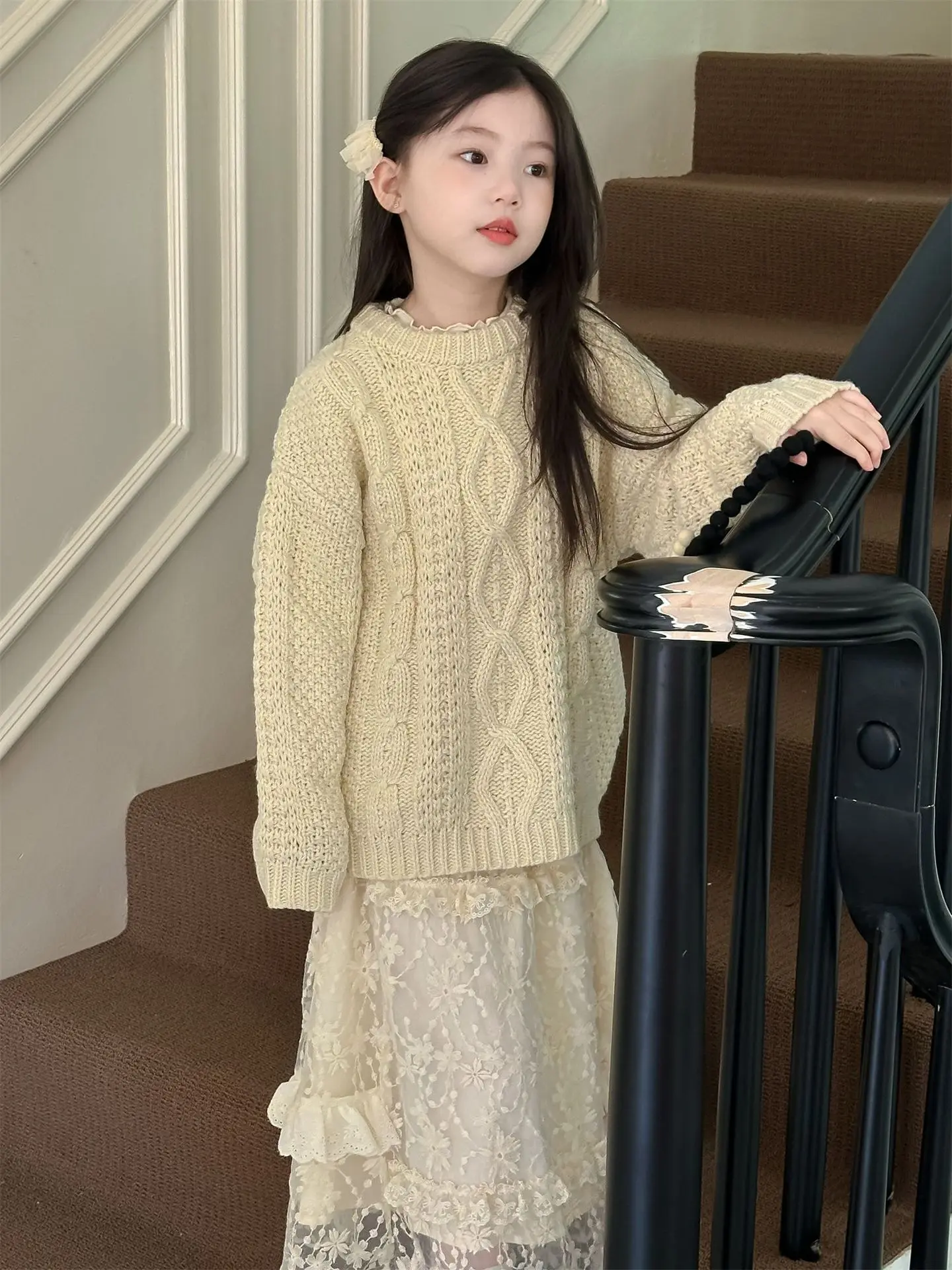 Girls sweater 2024 autumn new childrens wear Korean style foreign style comfortable lazy soft waxy twist knitted sweater casual