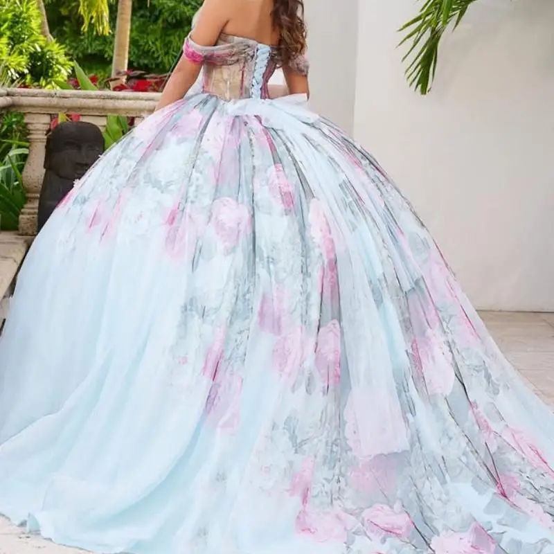 فستان Quinceanera أزرق لامع مخصص برقبة على شكل حرف v مزين بالدانتيل تول وذيل طويل فيستدوس دي 15 Quinceanera ﻿