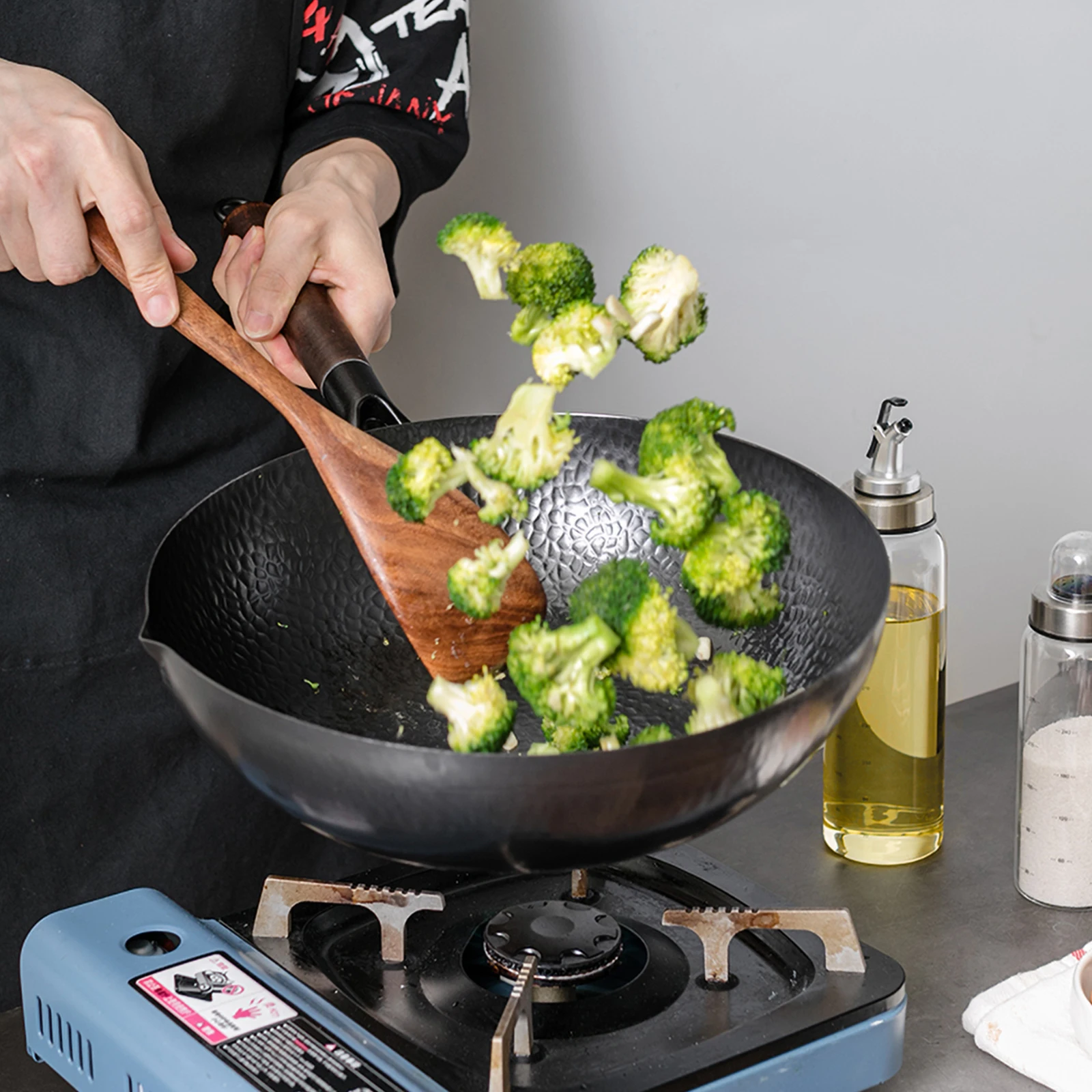 32cm Traditional Hand Hammered Carbon Steel Wok Chinese Craft Iron Wok Pot for Induction Gas All Stoves