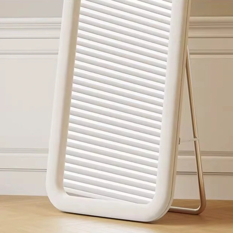 Luksusowe lustro na całą sylwetkę 180 cm, nowoczesne lustro podłogowe, meble do domu, minimalistyczny wystrój wnętrz, lustro na całej długości, ekskluzywne, eleganckie.