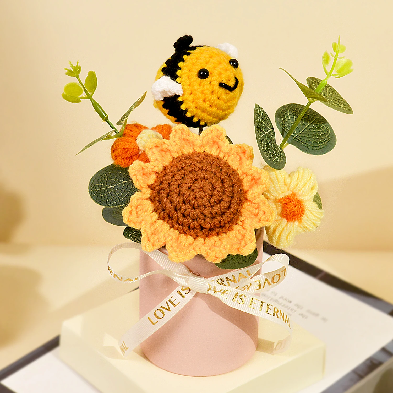 1 Stück handgefertigter gehäkelter Sonnenblumenstrauß in Geschenkbox, gestrickter Blumenstrauß für Muttertag, Thanksgiving und Heimdekoration – Detail 4