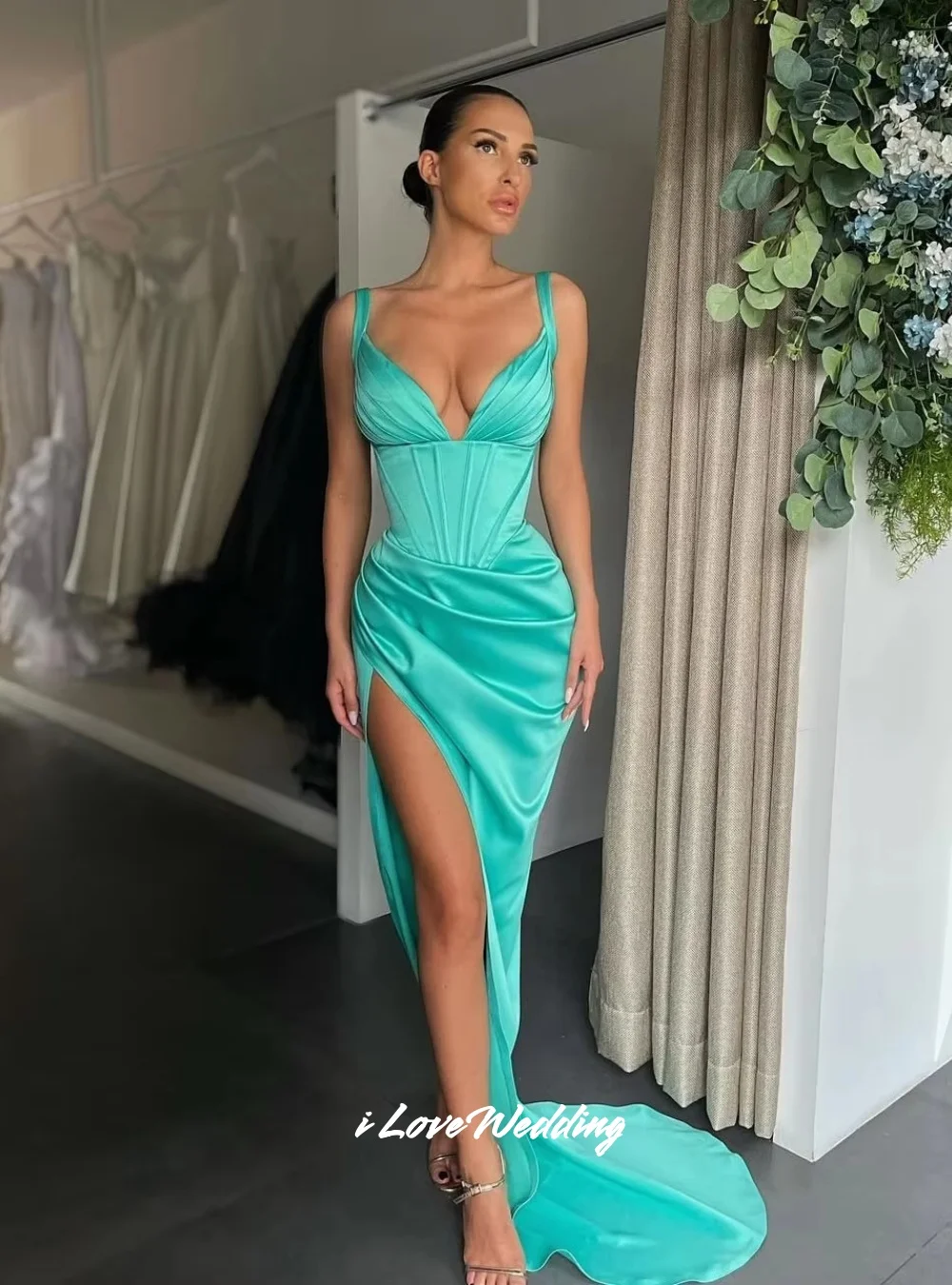 Green V-Neck Evening Dresses 2025 Spaghetti-Strap Sleeveless Mermaid Backless Split Floor-Length Prom Dresses Pleated Customized