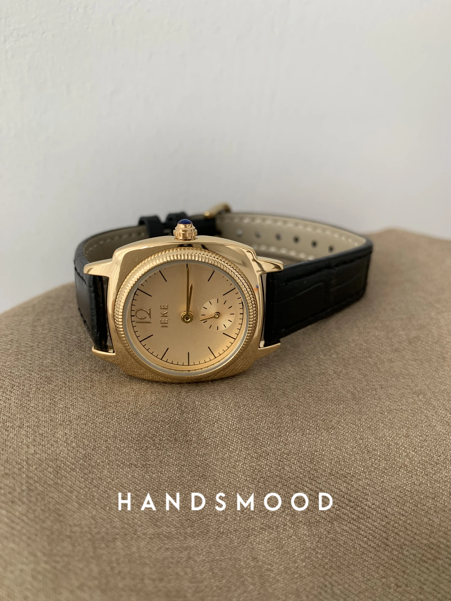 Orologio da donna originale in vera pelle con quadrante piccolo rotondo, orologio da donna al quarzo tutto-fiammifero per pendolarismo alla moda in stile vintage