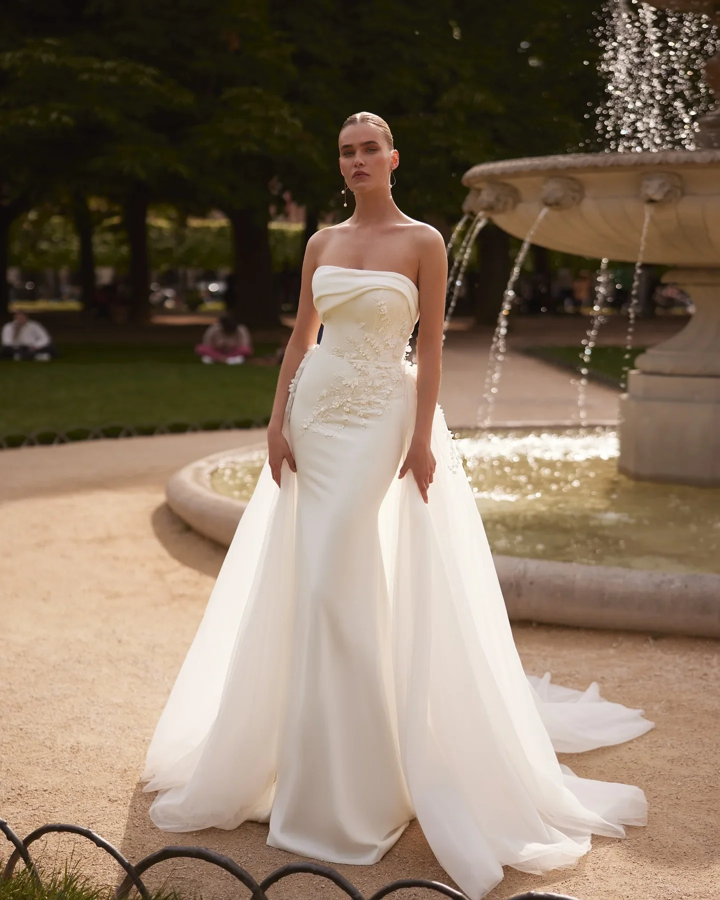 Flavinke ที่กําหนดเอง Charming Strapless Pleat ลูกไม้ Applique ชุดเดรสเมอร์เมดที่ถอดออกได้รถไฟ 2 In 1 Vestido De Noival