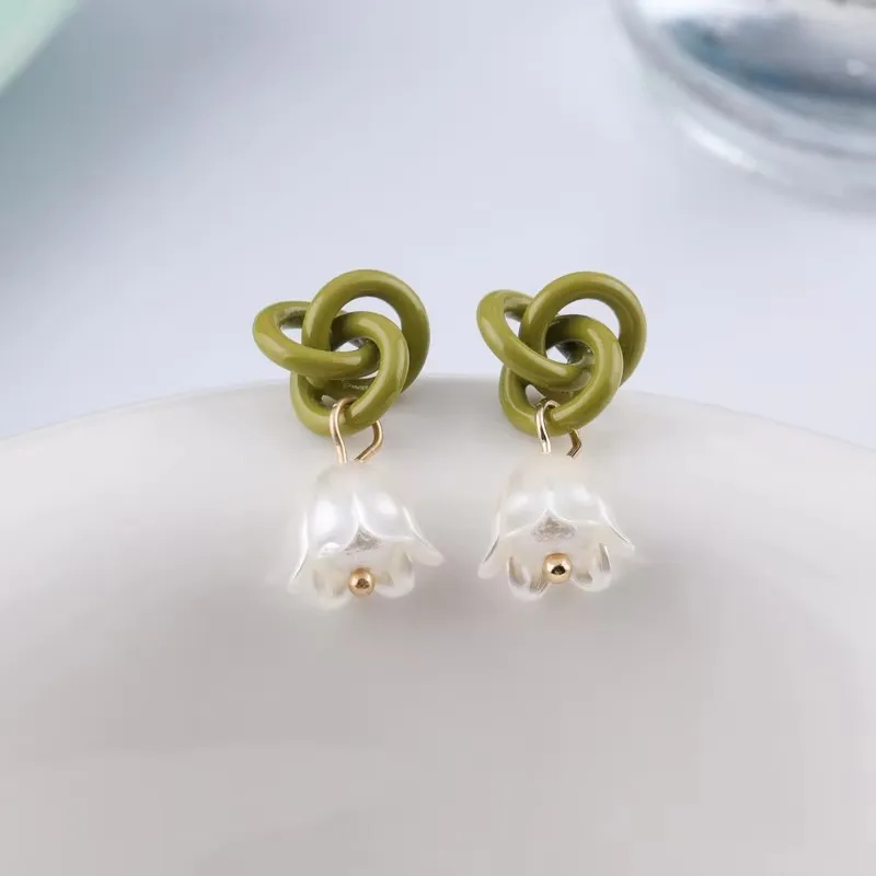Trendy Neue Weiße Hängende Ohrringe für Frauen Transluzente Acryl Blume Baumeln Ohrringe Strass Imitation Perle Ohr Schmuck – Detail 15