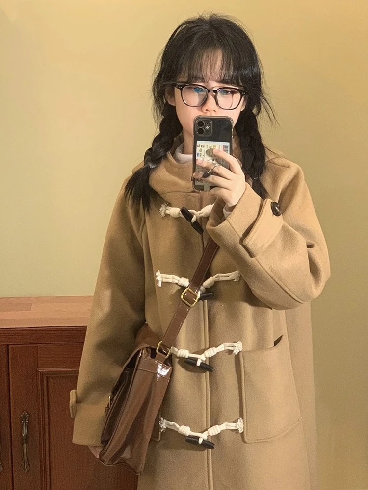 Thiened Woolen Coat 여성용 가을 겨울 신상 일본 스타일 버튼 디자인 소형 카멜 색상 아우터웨어