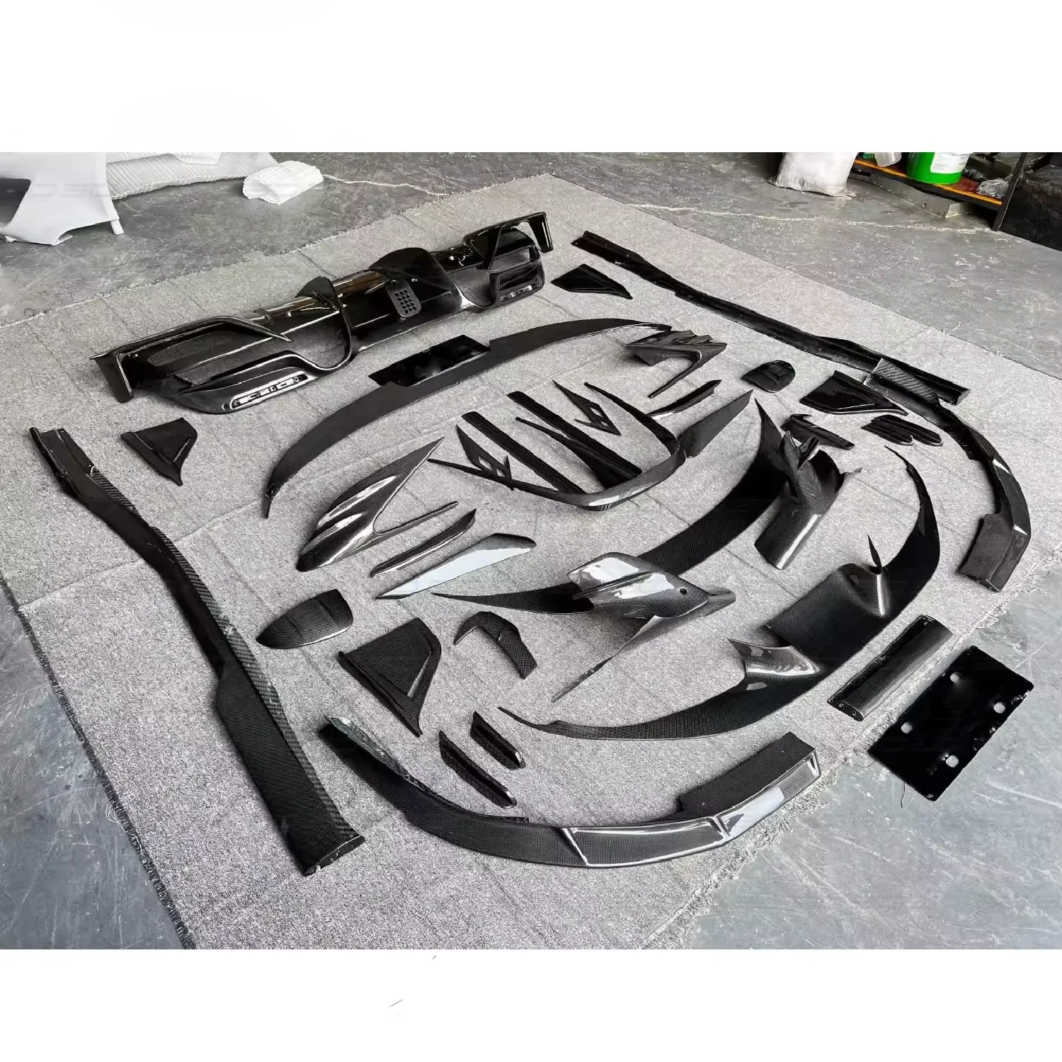 حار بيع ألياف الكربون الجافة M نمط مجموعة كاملة مجموعات الجسم الإعداد المثالي لفيراري F8