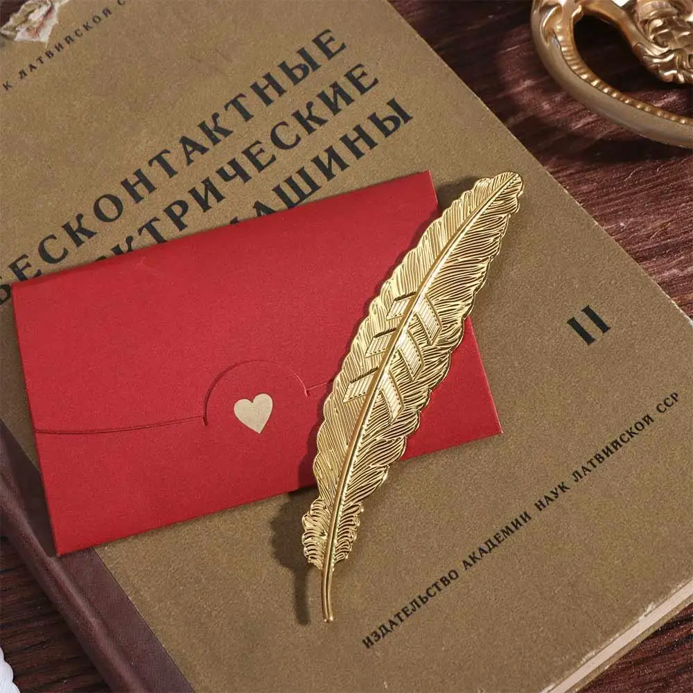 Retro Metal Feather Bookmark Ethnic Style DIY Handmade Feather Pendants Bookmark Beautiful Ins Bookmark Photography Tools