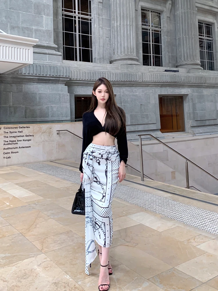 

Длинная юбка с принтом в стиле Пикассо, с разрезом сзади, на бретелях, облегающая, с завышенной талией, из полиэстера