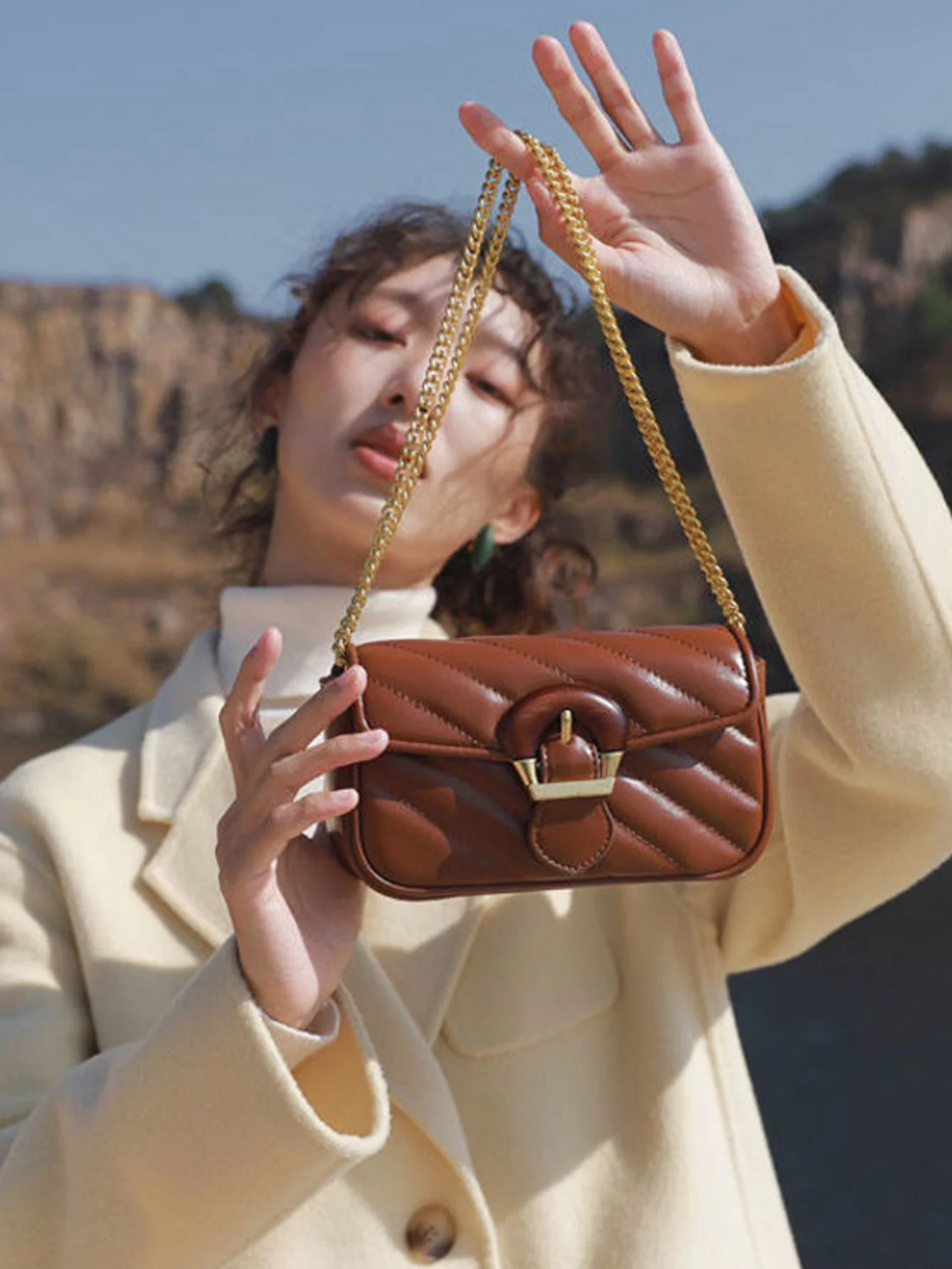 2024 New Trendy Luxury Summer Women\'s Bag Versatile Embroidered Thread Chain Design Sense Crossbody Mini Bag