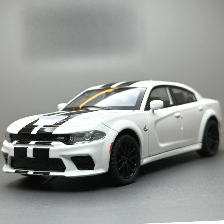 1:32 Neuer Warhorse-Sportwagen mit Ton und Licht, zurückziehbares Kinderspielzeugauto, Tonmodell, Desktop-Ornament, Geschenk