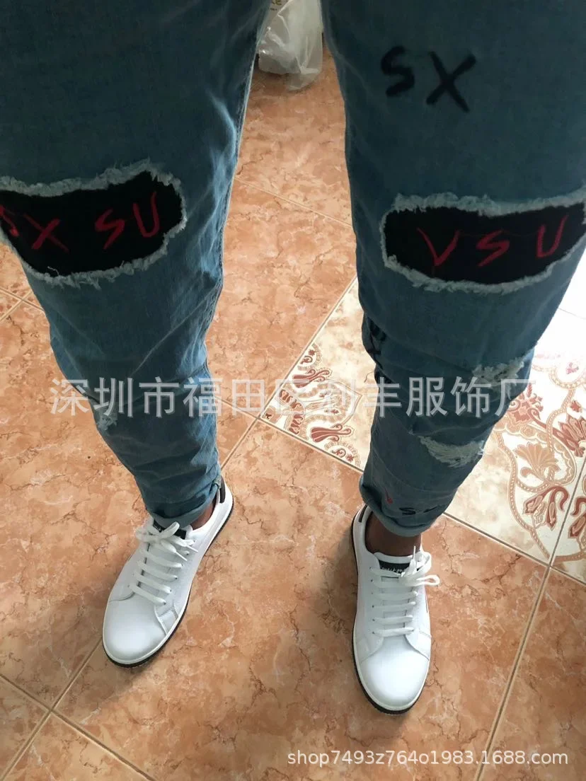 Jeans da uomo nuovi pantaloni ricamati strappati per uomo