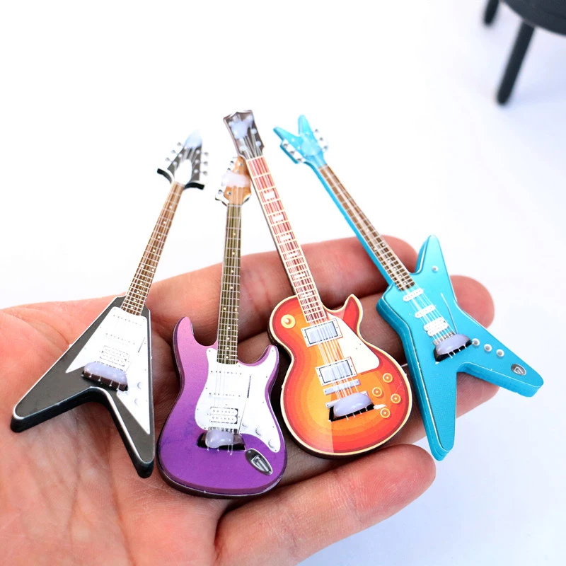 1Pcs Dollhouse Miniature Guitar Musical Instrument Model For Dolls House Decor Kids Pretend Play Toys Gift