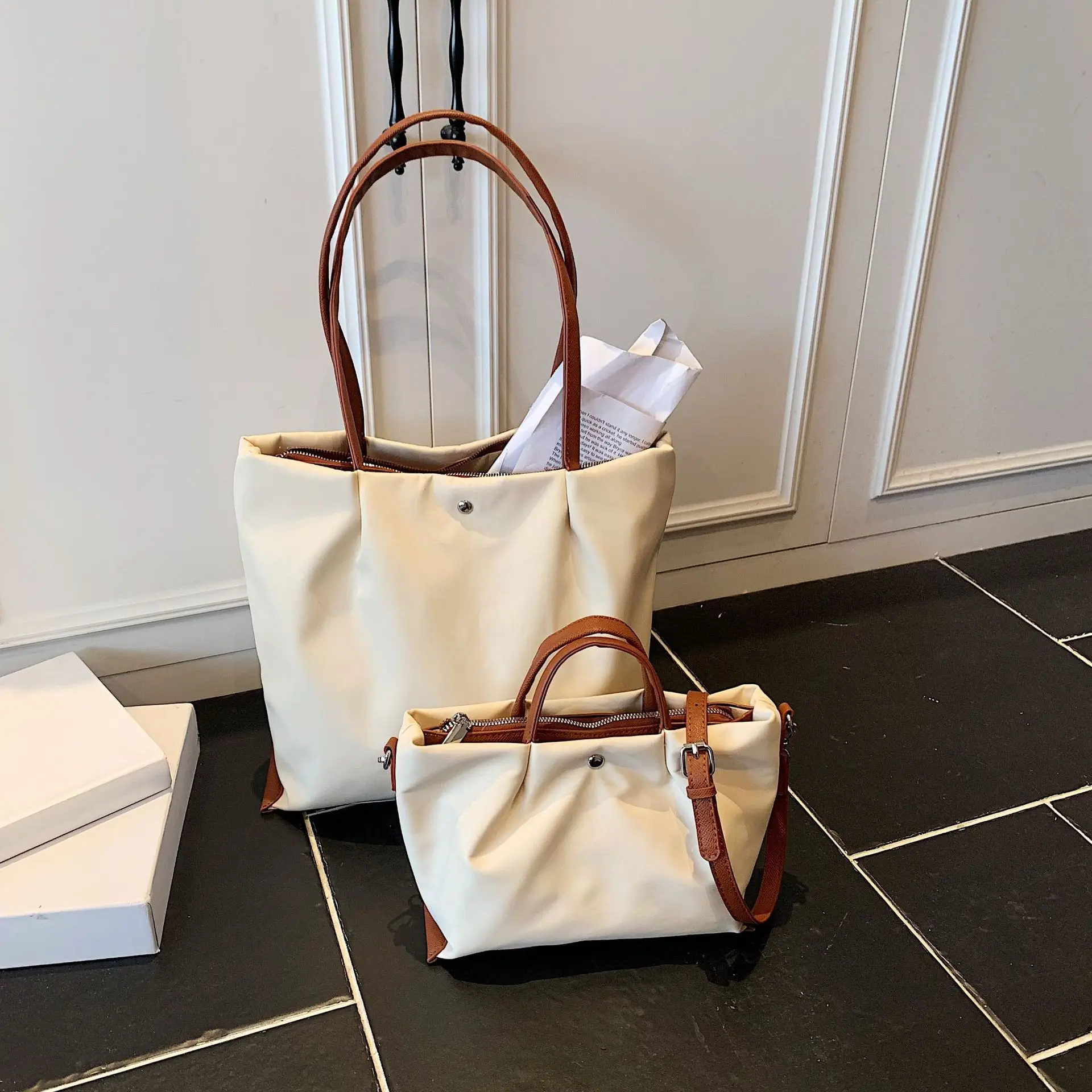 Nylon cloth tote bag commuter large capacity shoulder messenger bag fashionable and lightweight portable underarm bag